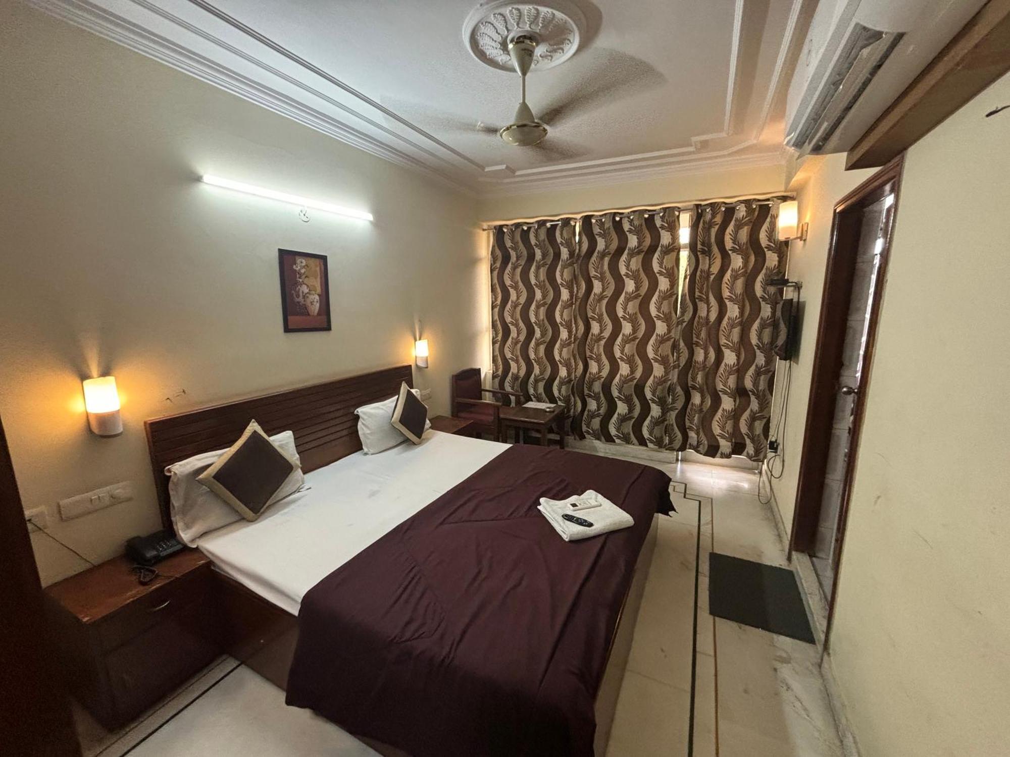 Hotel Siddhi Vinayak Station Road 3*