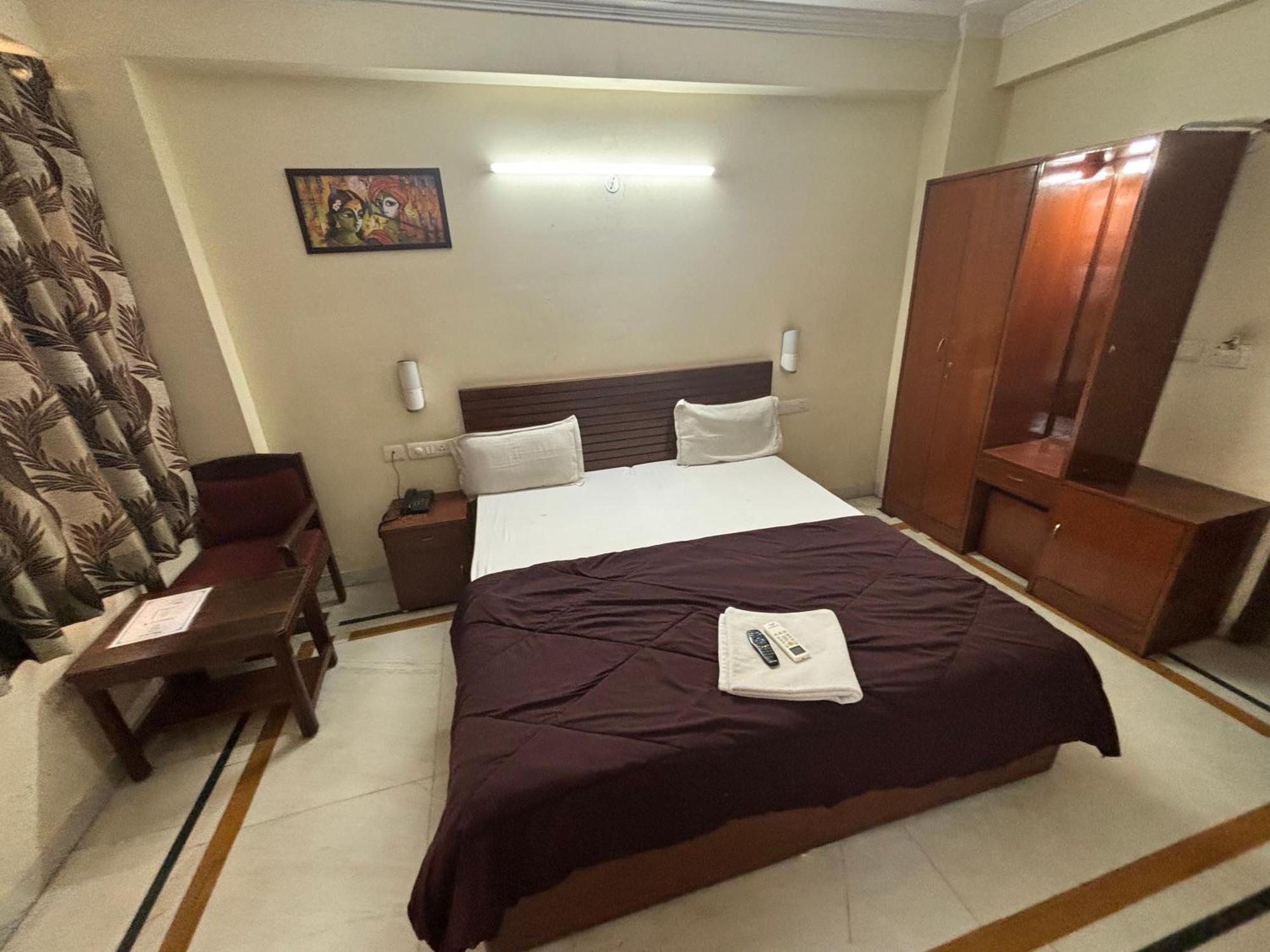Hotel Siddhi Vinayak Station Road