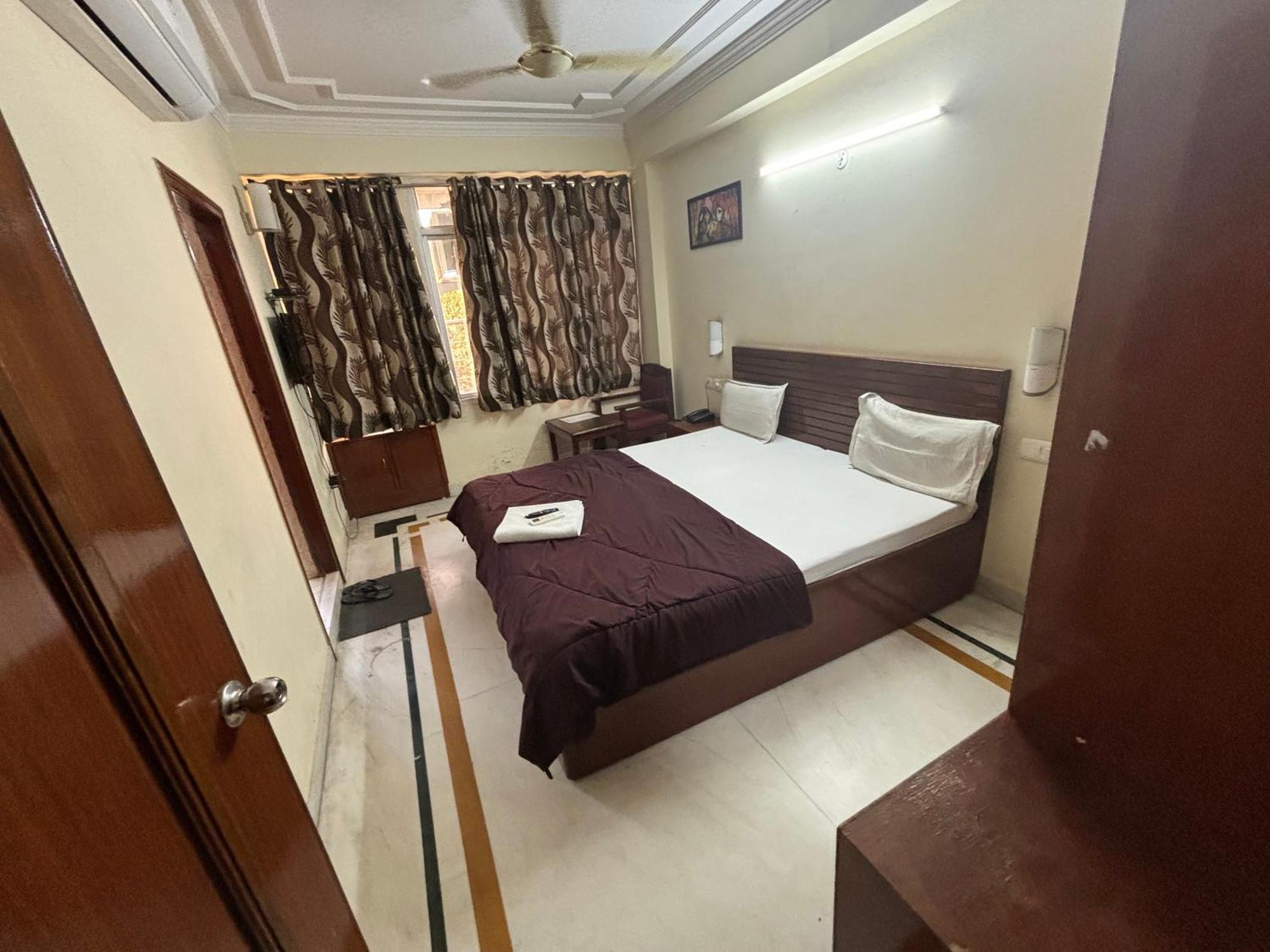 Hotel Siddhi Vinayak Station Road 3*