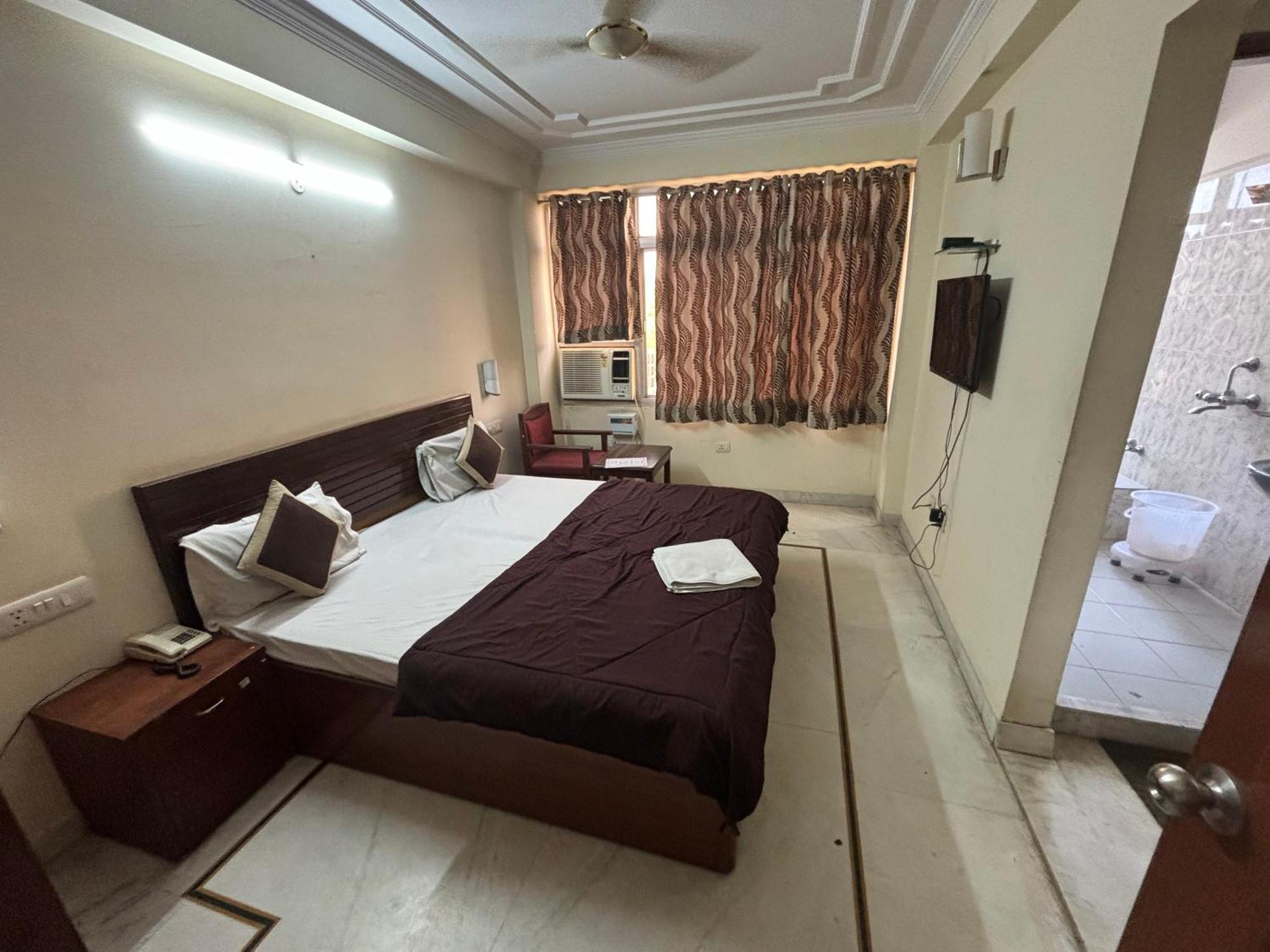 Hotel Siddhi Vinayak Station Road 3*