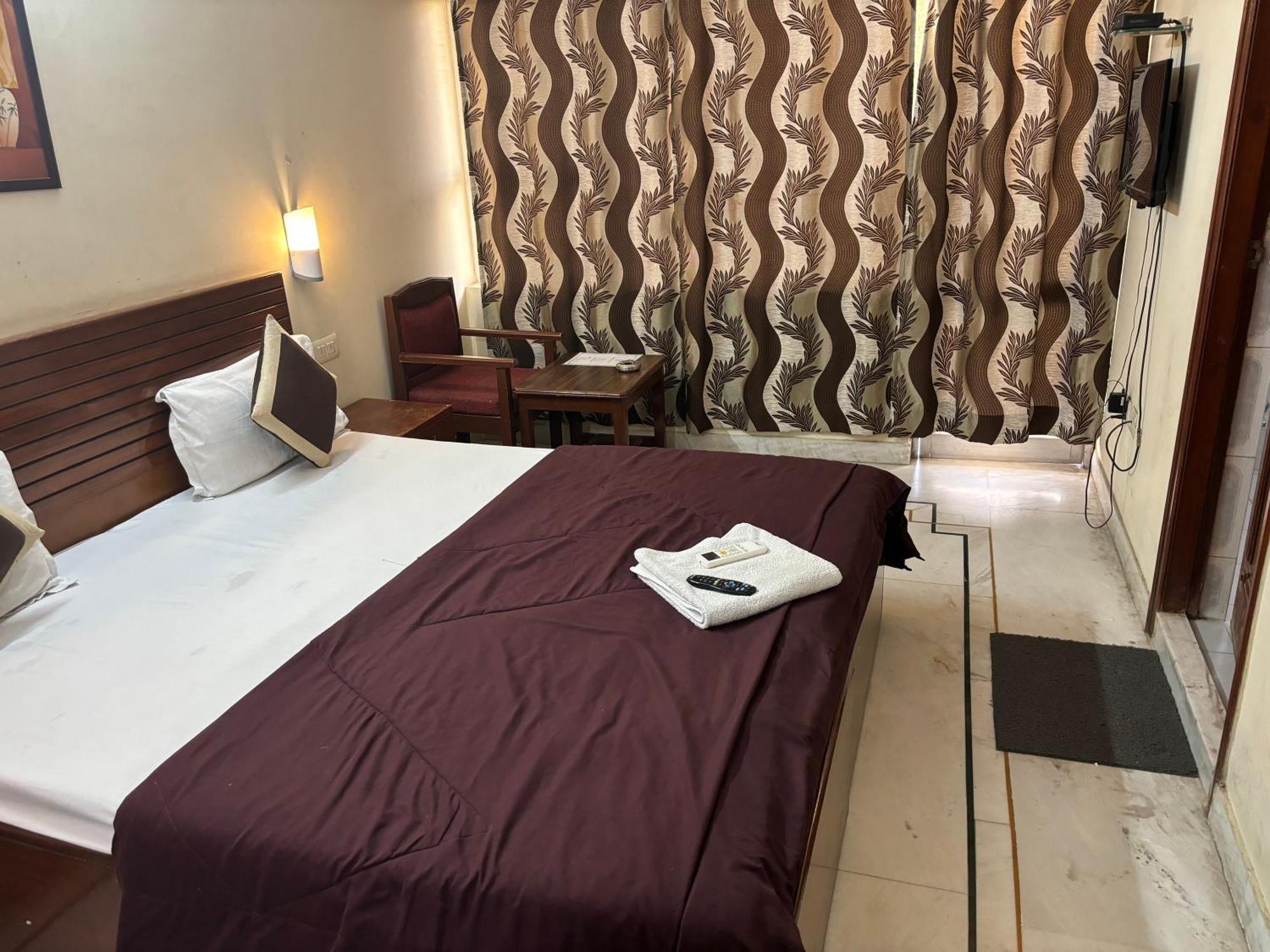 Hotel Siddhi Vinayak Station Road 3*