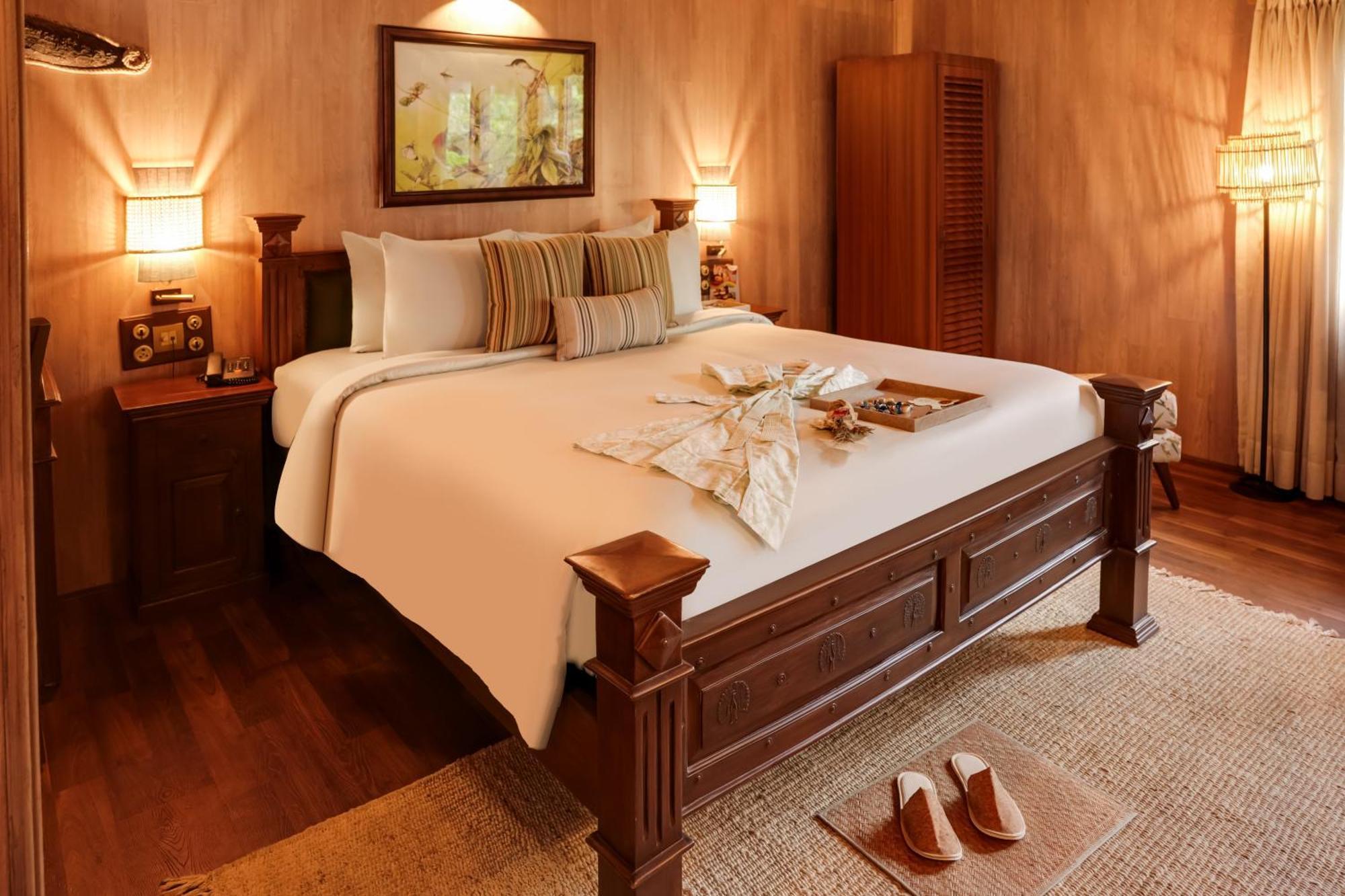 The Tree House 4*