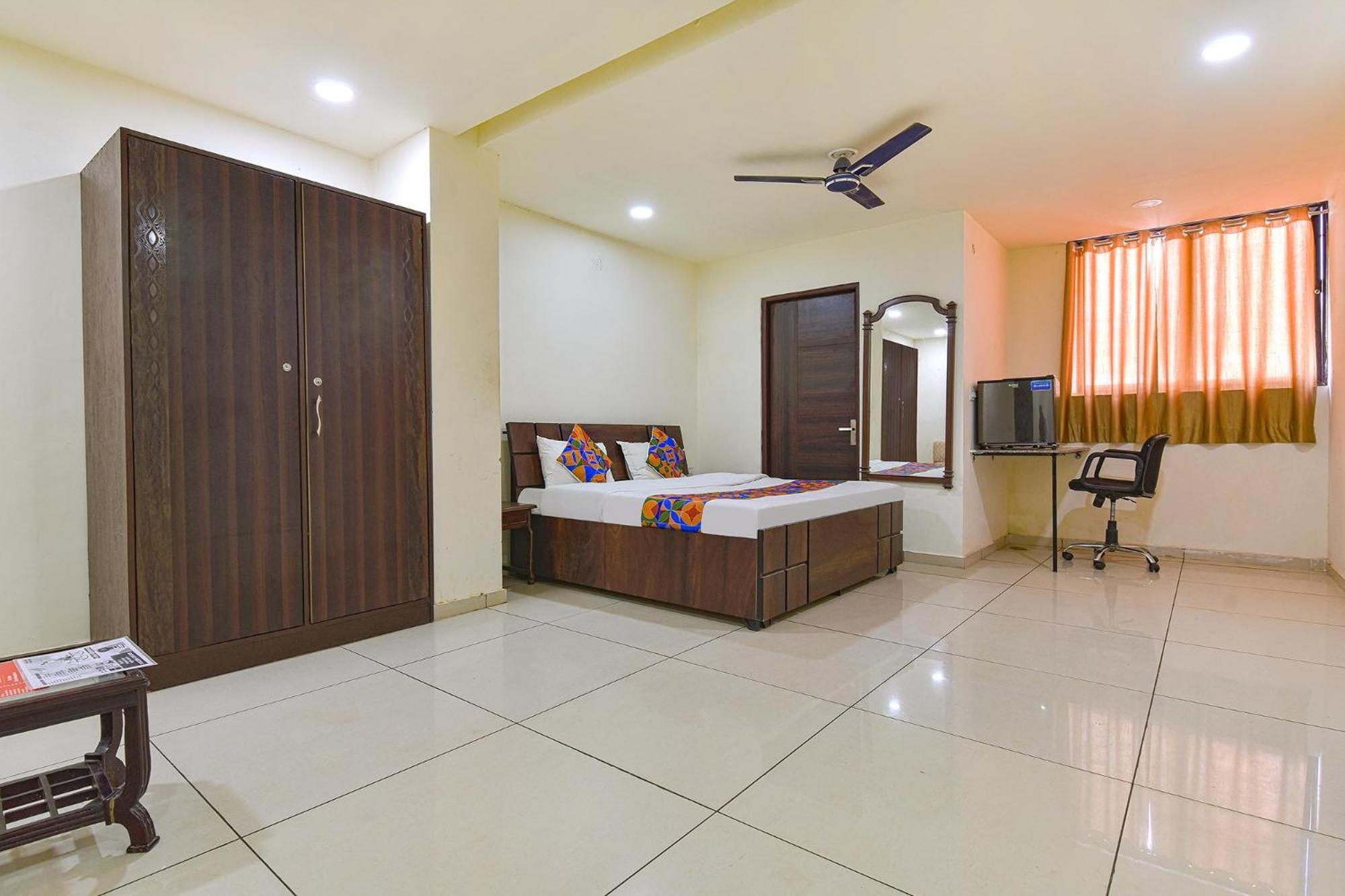 Fabhotel Monark Hotel