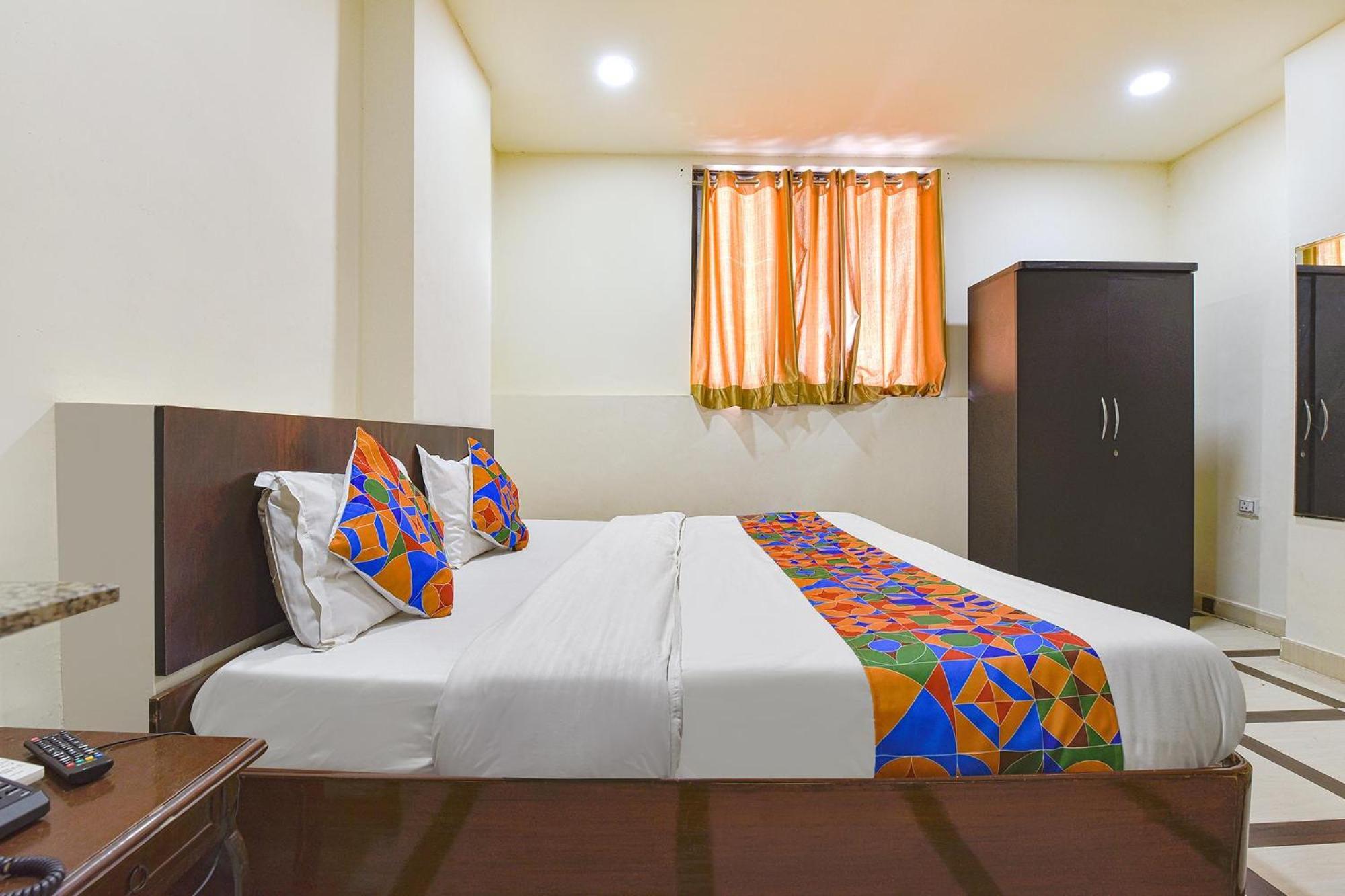 Hotel Fabhotel Monark