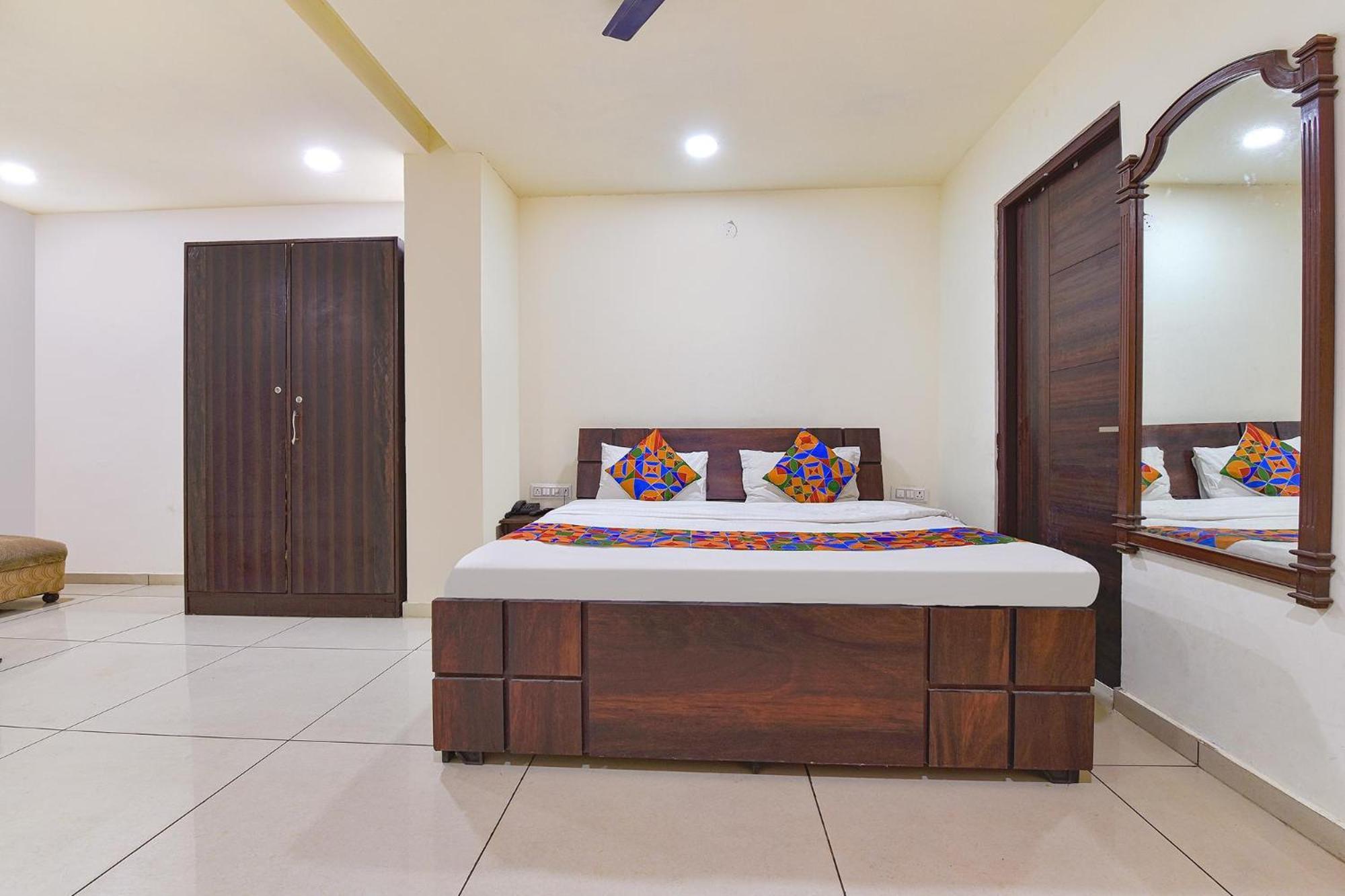 Hotel Fabhotel Monark