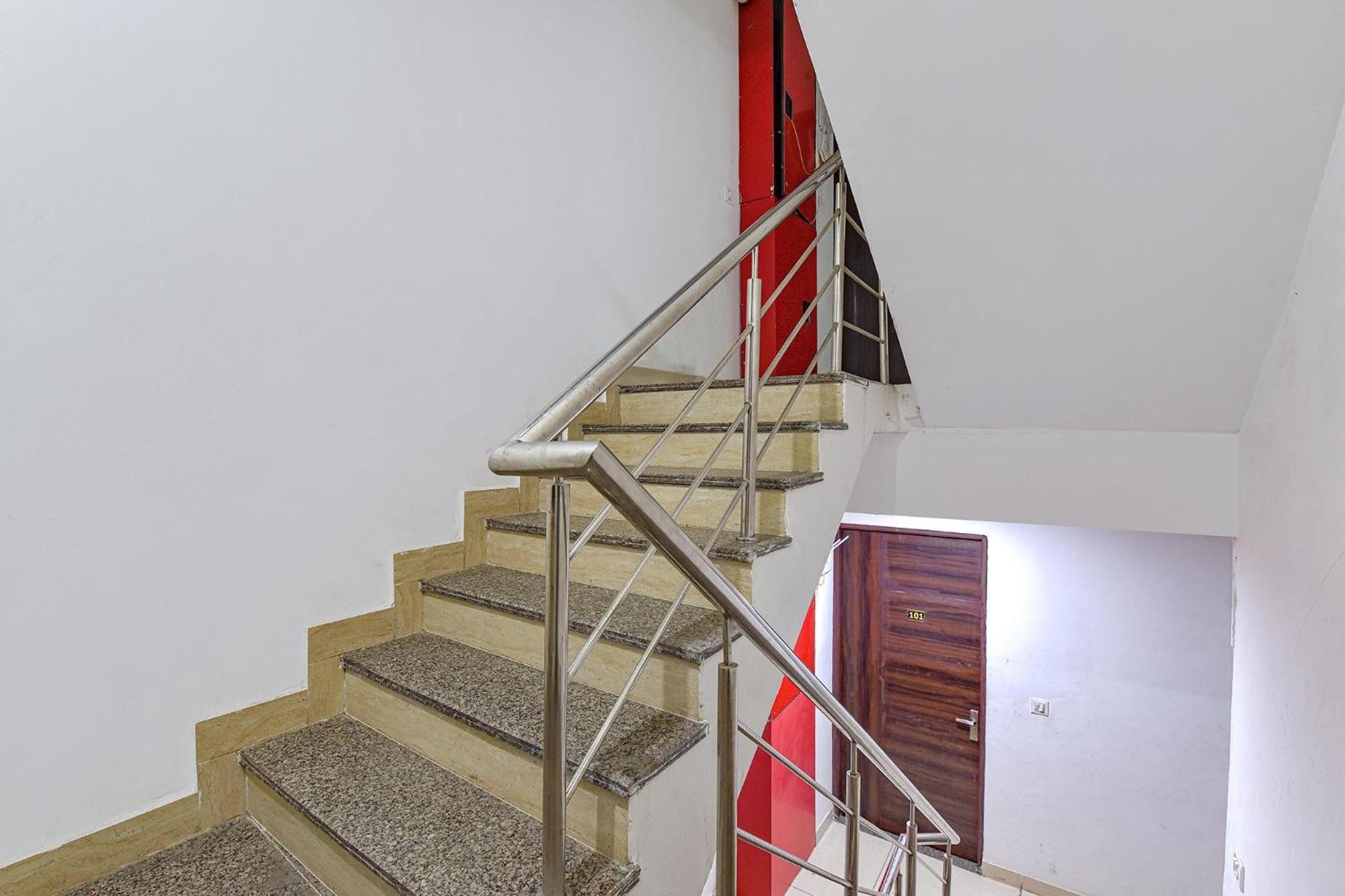 Fabhotel Monark Hotel