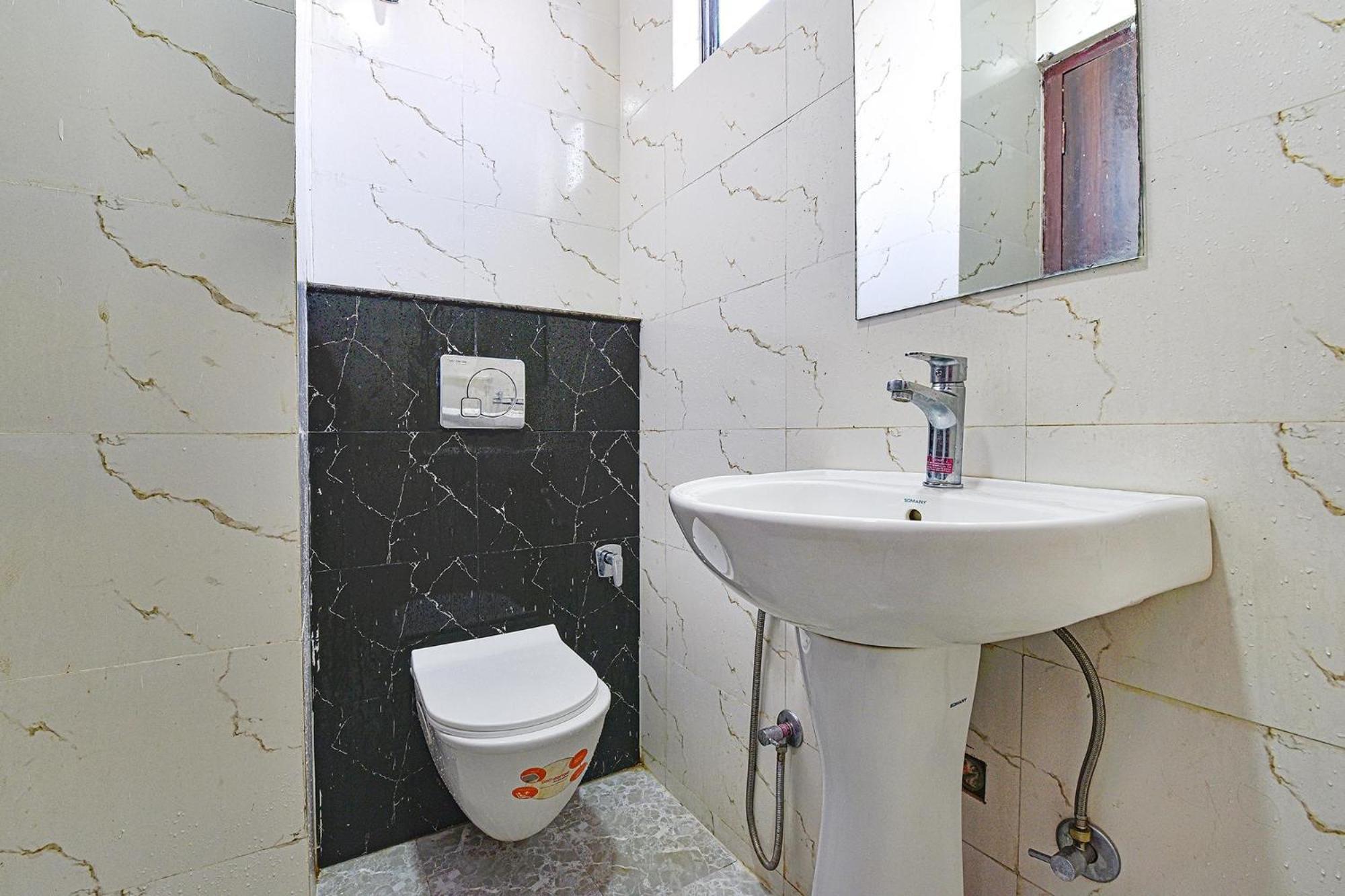 Hotel Fabhotel Monark