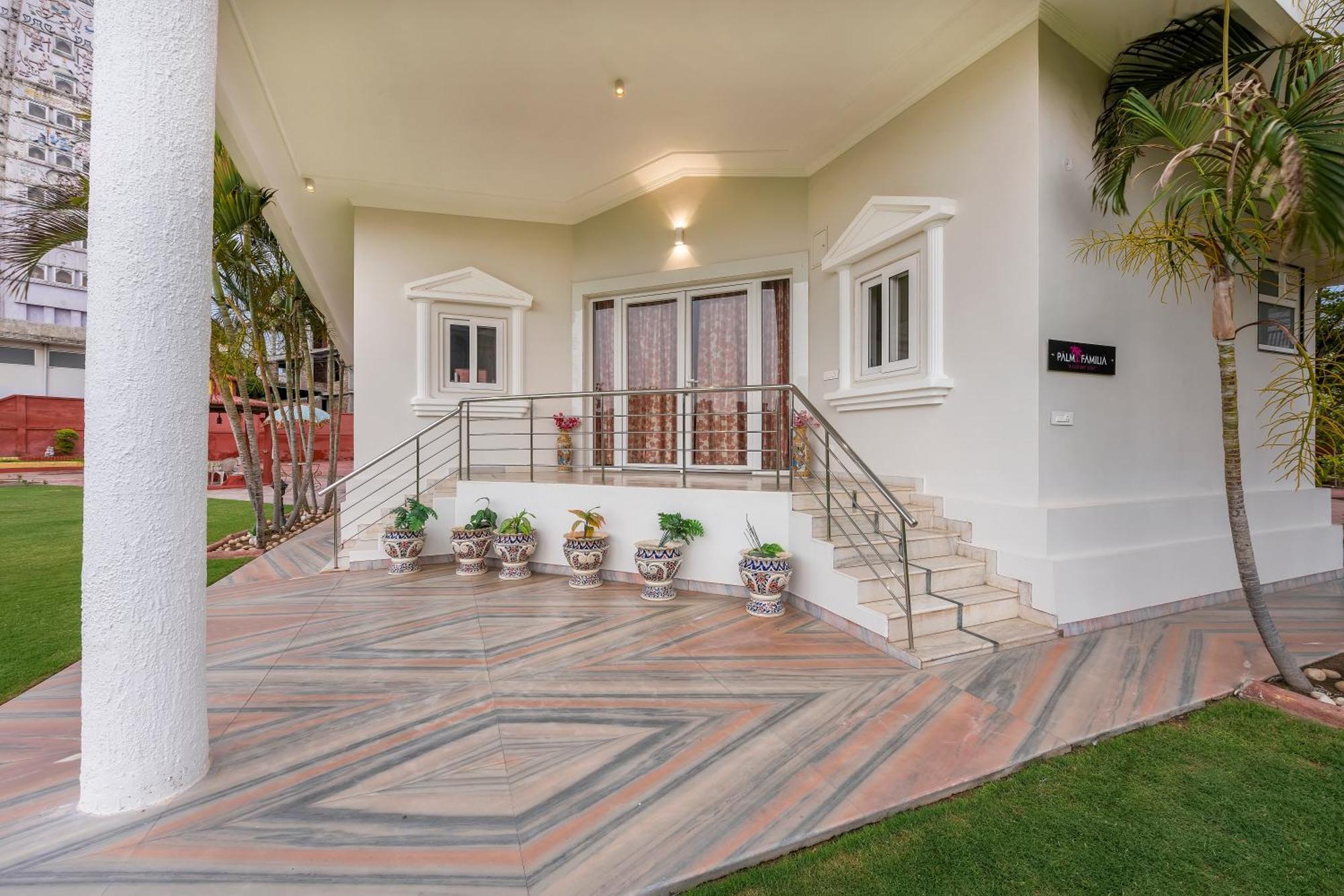 Palm Familia By Palm Leisure *