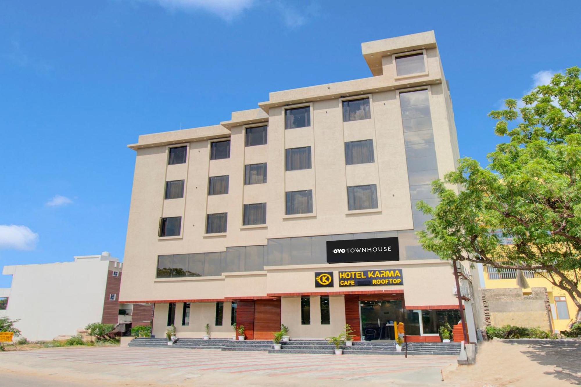 Townhouse Karma 3*