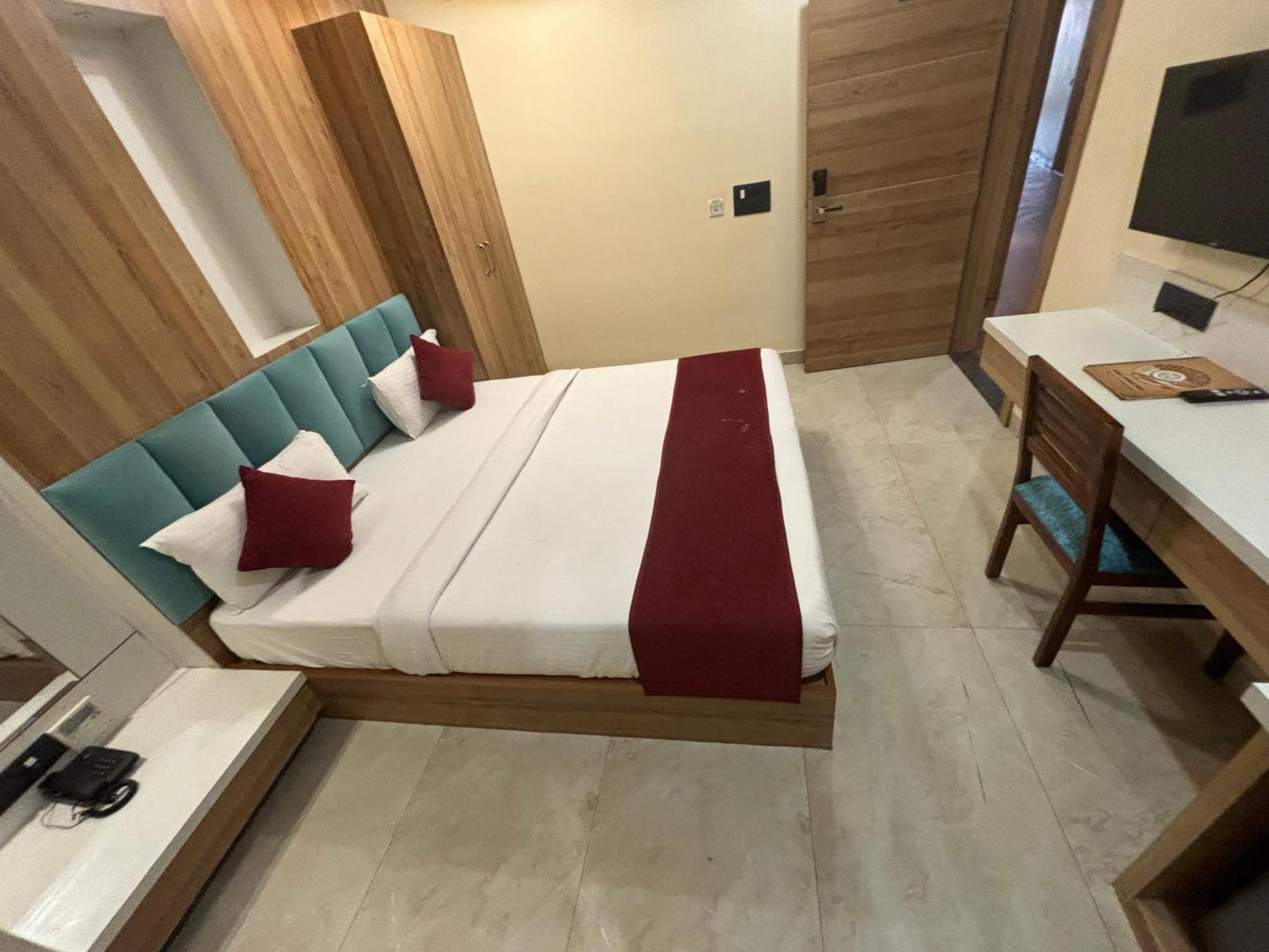 Anju Shree Inn-near Airport Terminal 1