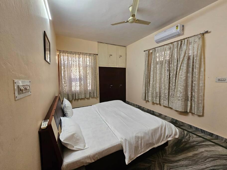 Kaushik House - Luxury Garden Homestay Near Vaishali Nagar *