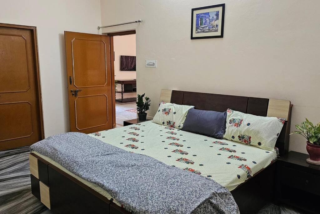 Apartment Kaushik House - Luxury Garden Homestay Near Vaishali Nagar
