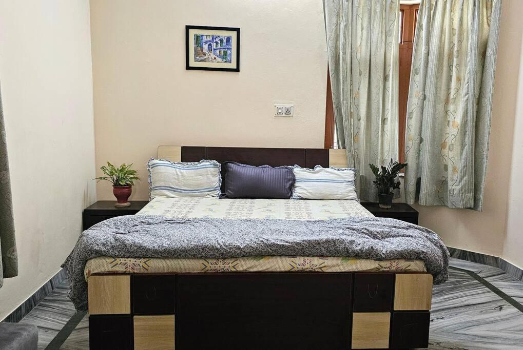 Kaushik House - Luxury Garden Homestay Near Vaishali Nagar Apartment *