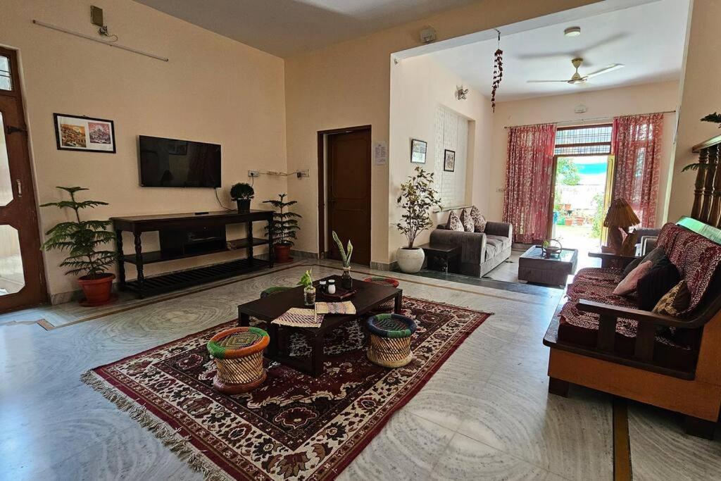 Apartment Kaushik House - Luxury Garden Homestay Near Vaishali Nagar *