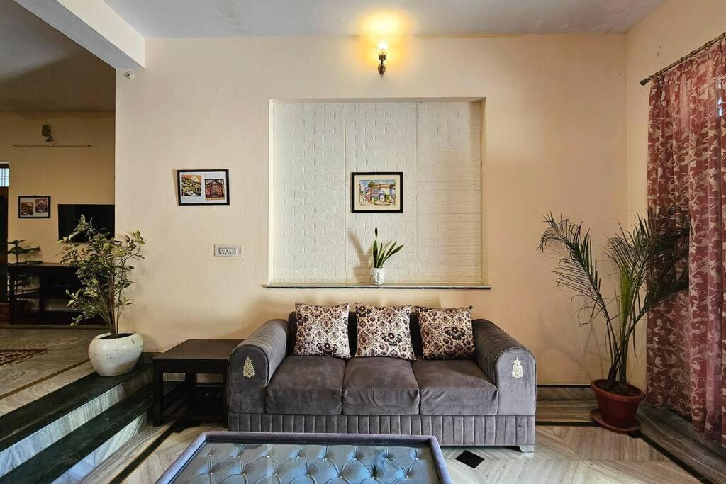 Kaushik House - Luxury Garden Homestay Near Vaishali Nagar
