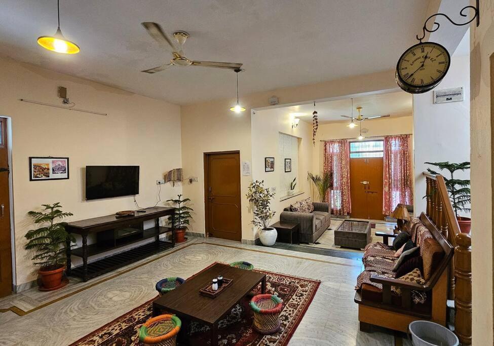 Kaushik House - Luxury Garden Homestay Near Vaishali Nagar Apartment Jaipur