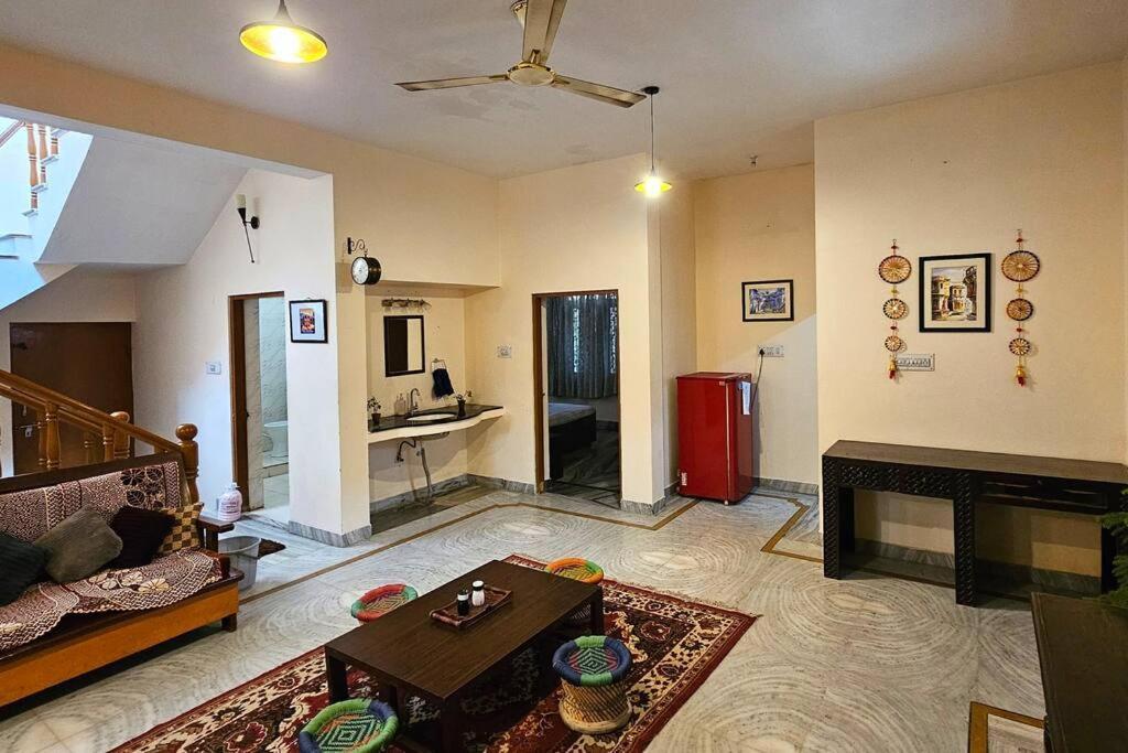 Kaushik House - Luxury Garden Homestay Near Vaishali Nagar Apartment *