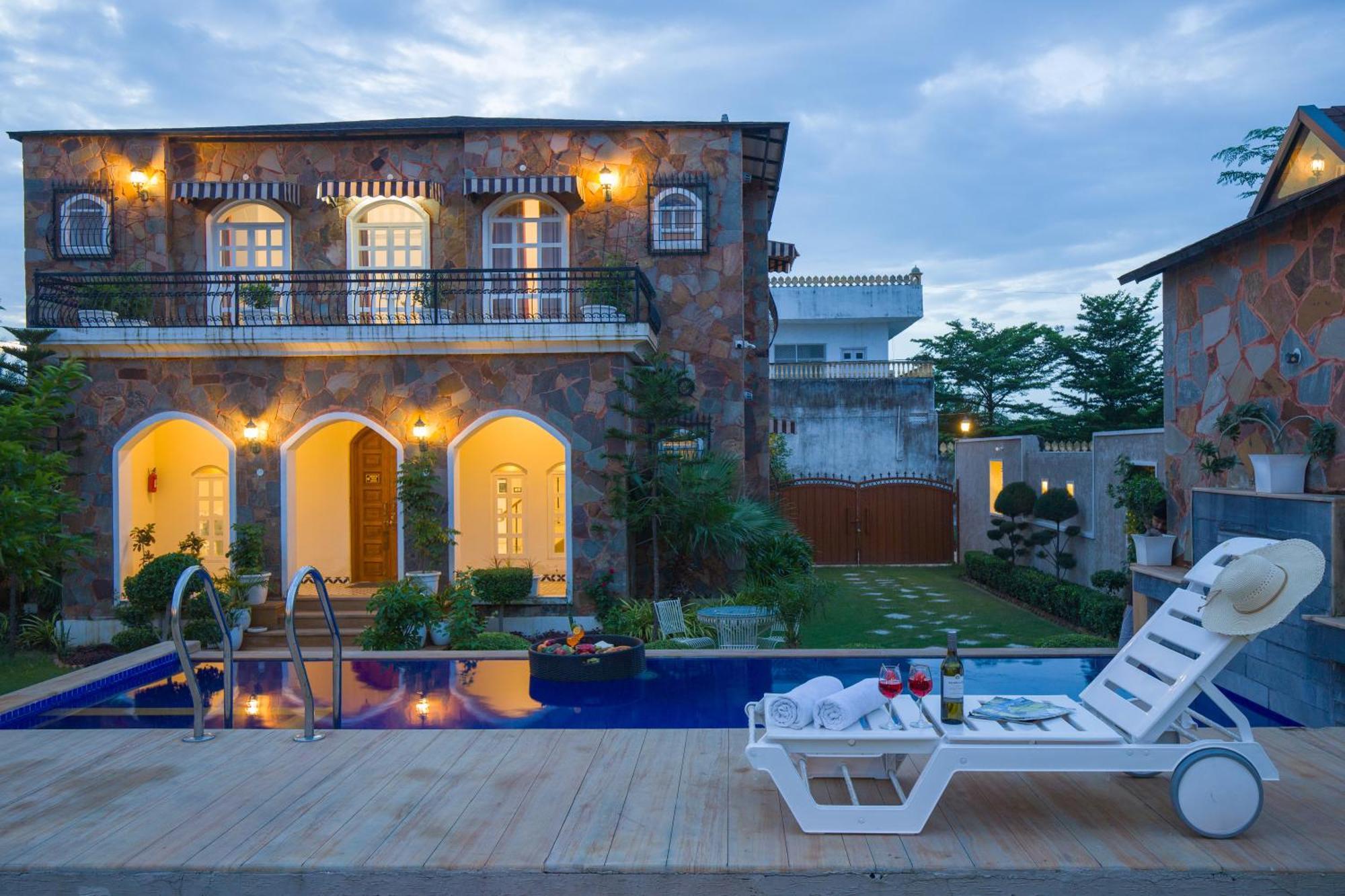 Elivaas 3 Bhk With Pvt Pool & Lush Garden - Oakwood Villa