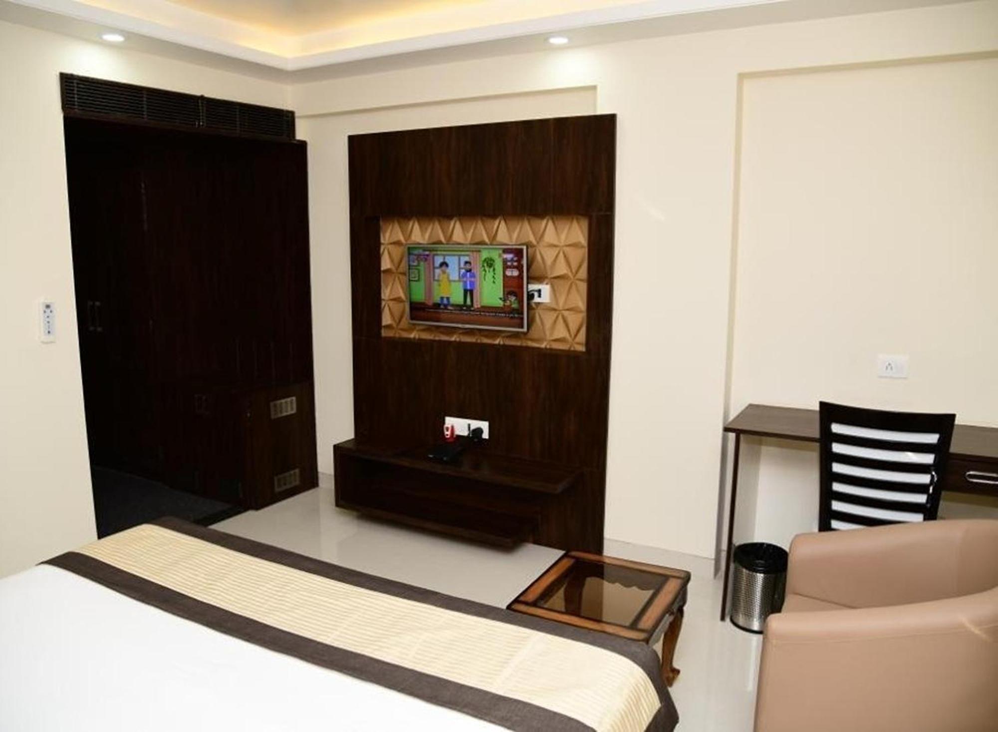 Hotel Sanskar Palace, Vaishali Nagar, 3*