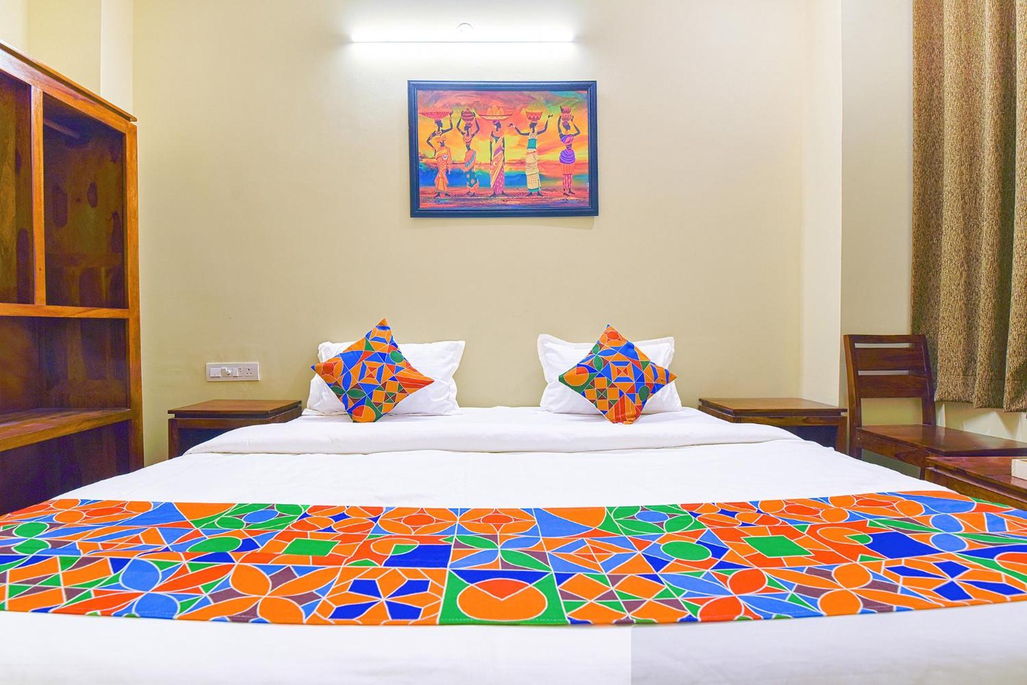 Hotel Fabexpress Golden Manor