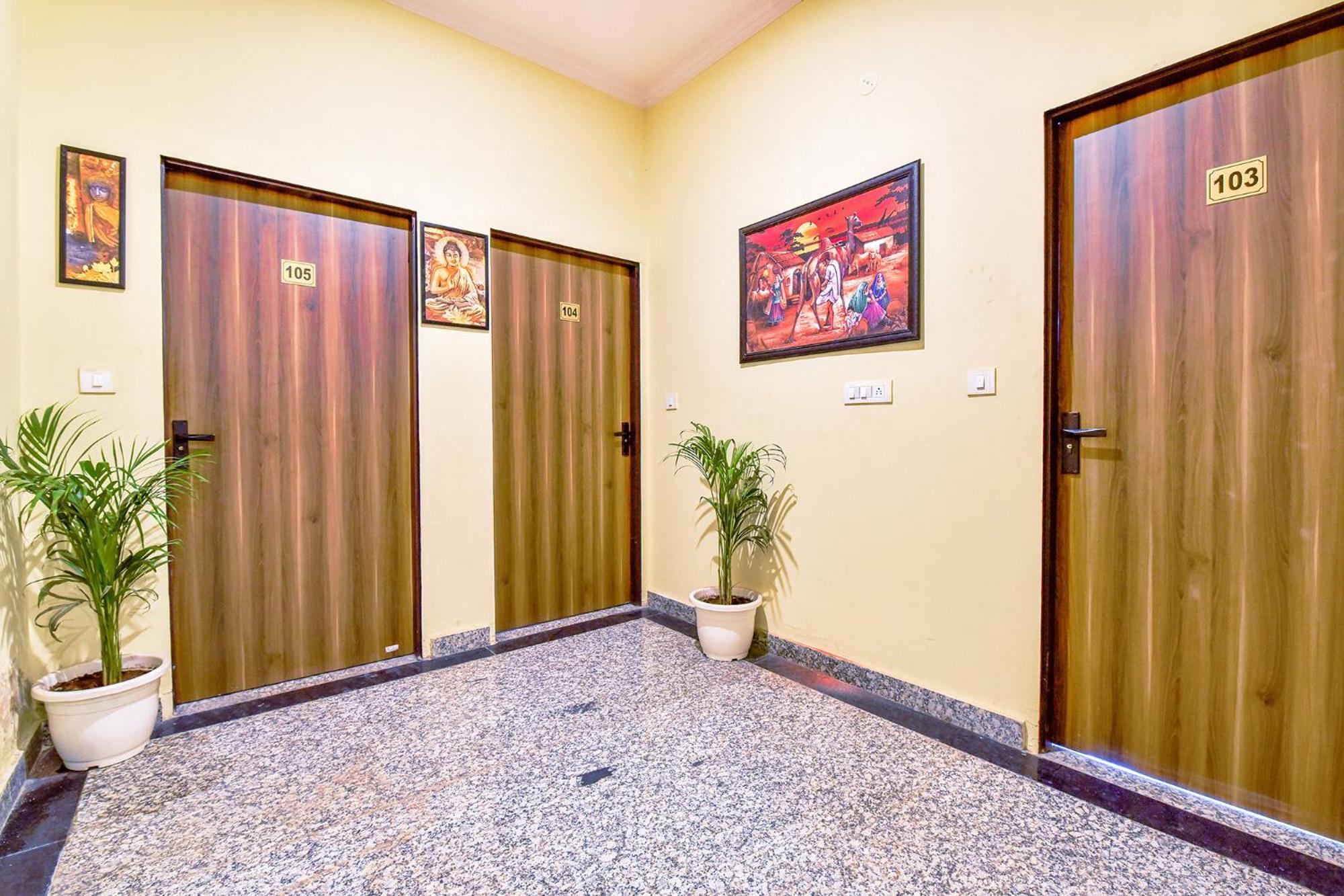 Hotel Fabexpress Golden Manor 3*