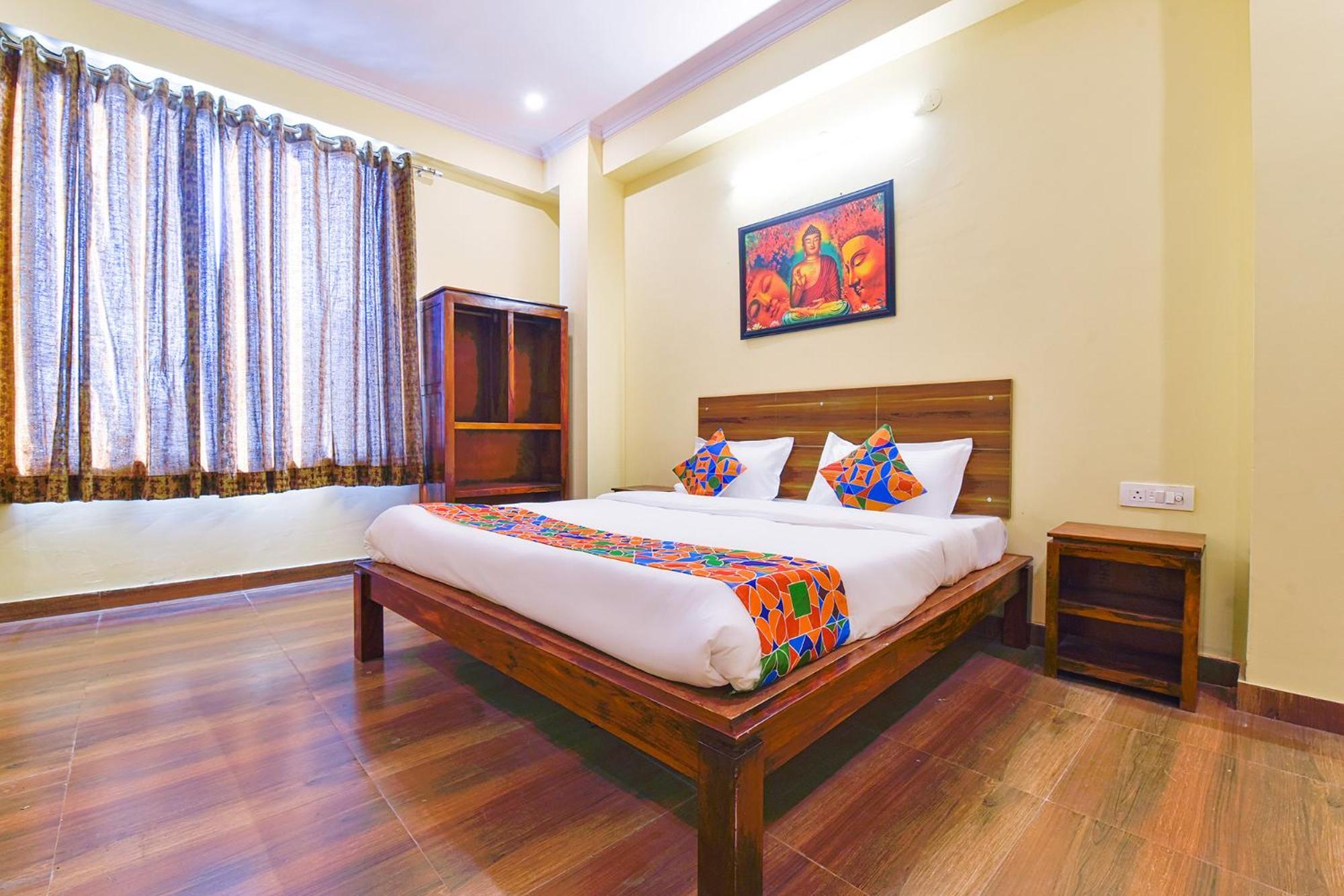 Fabexpress Golden Manor Hotel