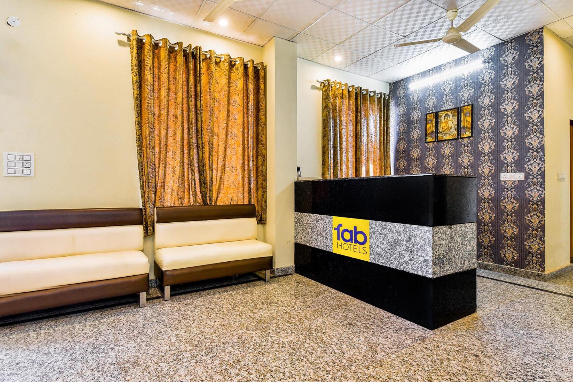 Hotel Fabexpress Golden Manor 3*