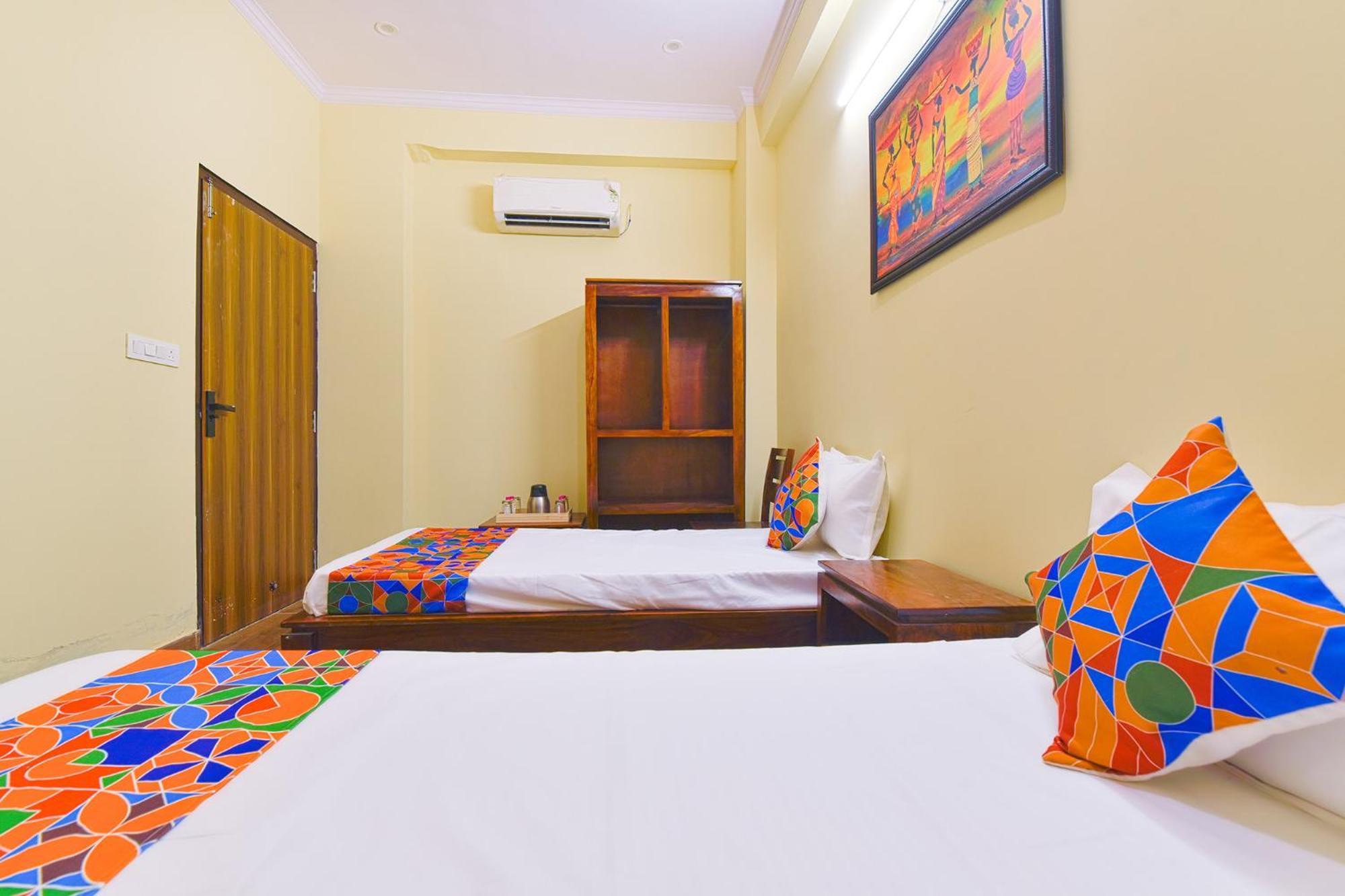 Hotel Fabexpress Golden Manor 3*