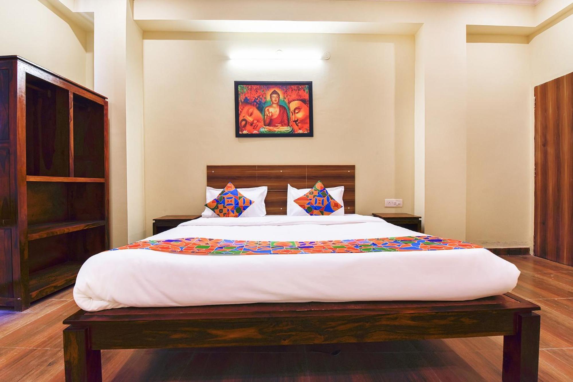 Fabexpress Golden Manor Hotel