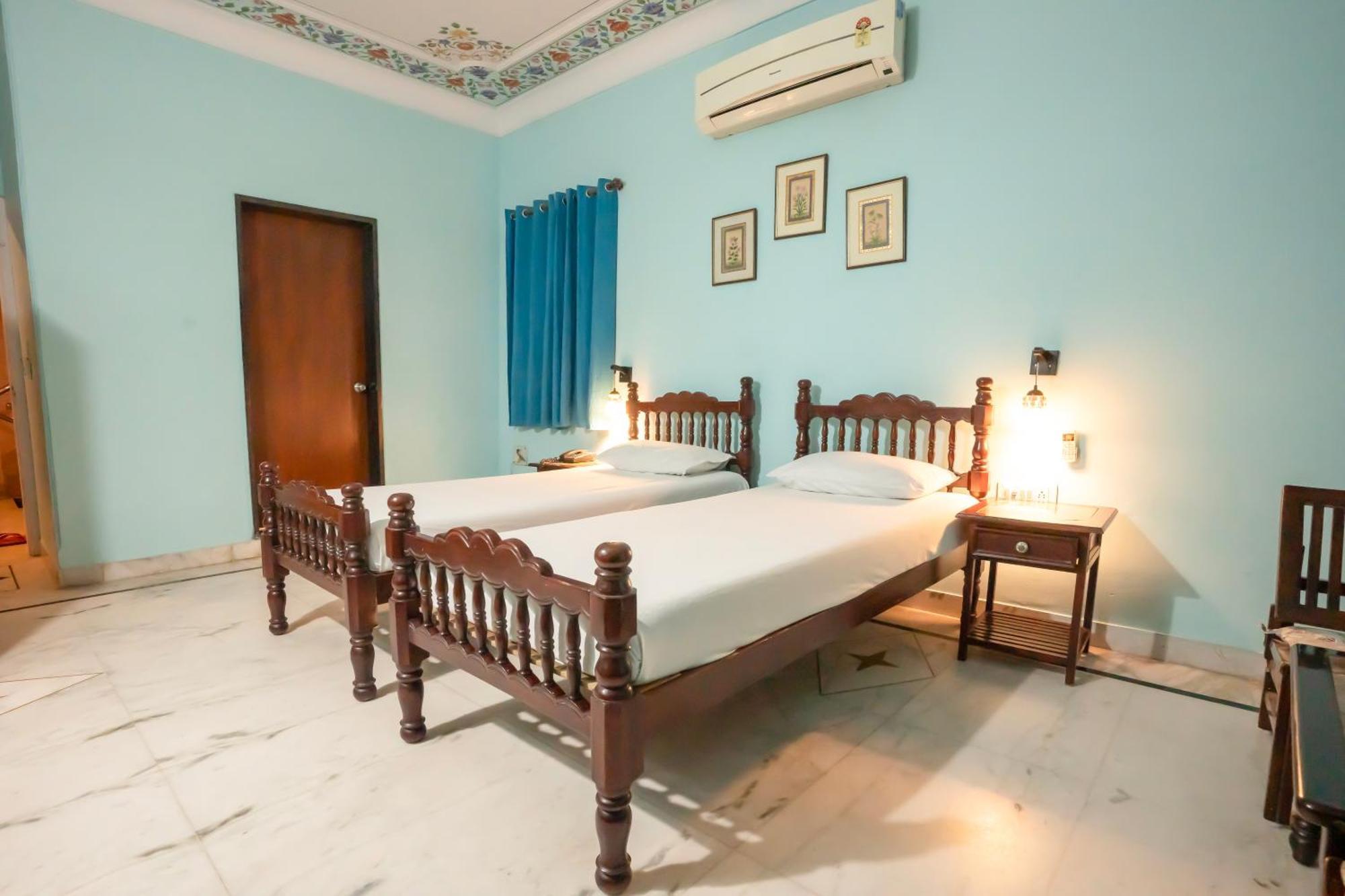 Anuraag Hotel
