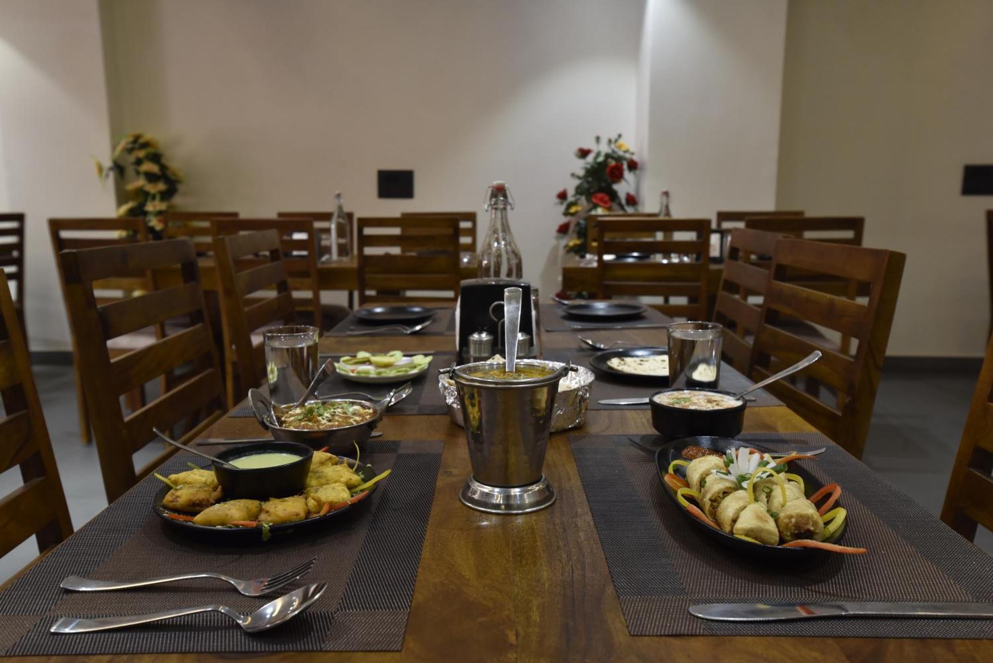 Anju Shree Inn-near Airport Terminal 1 Hotel 4*