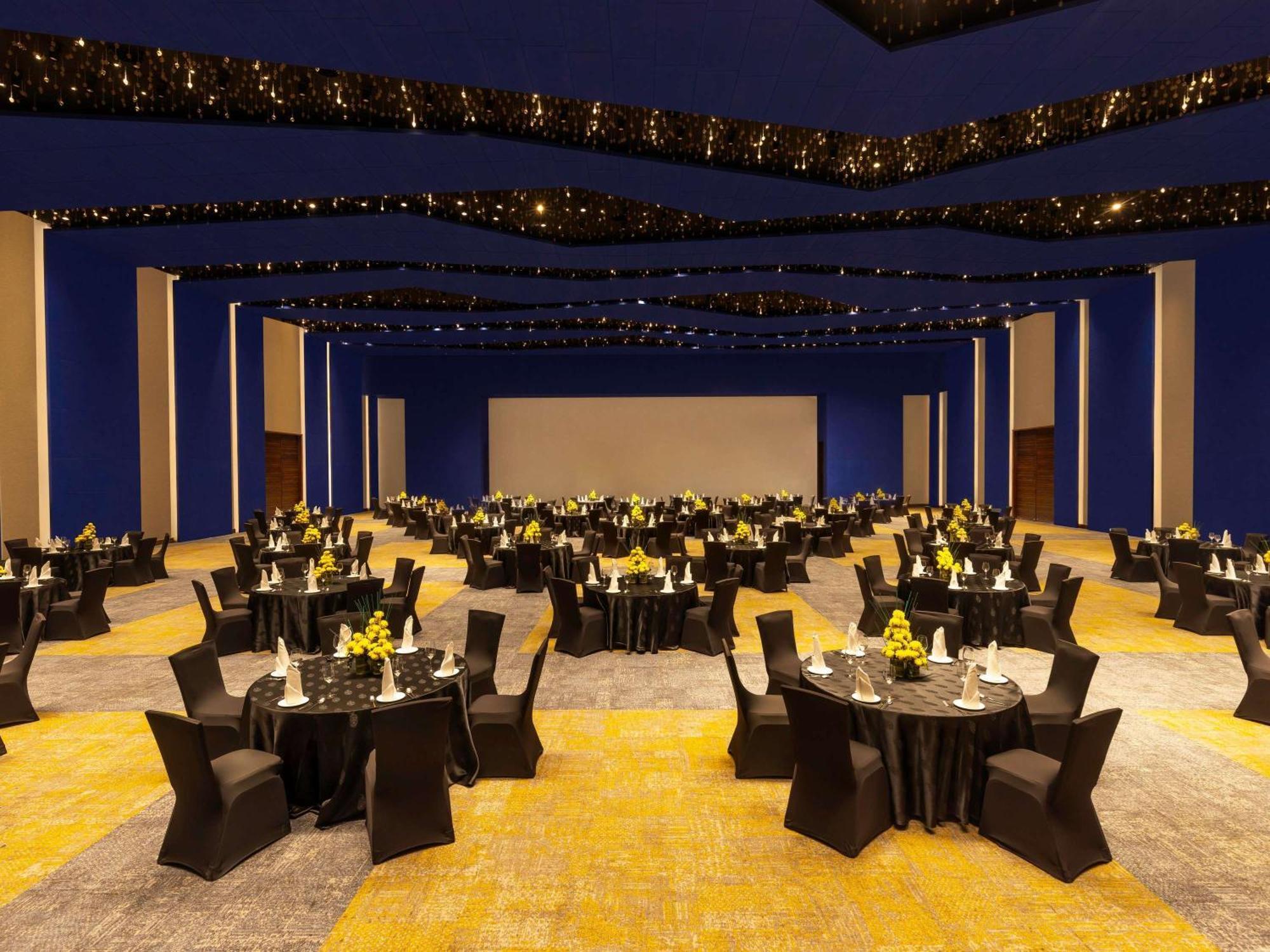 Hotel Novotel Convention Centre 5*