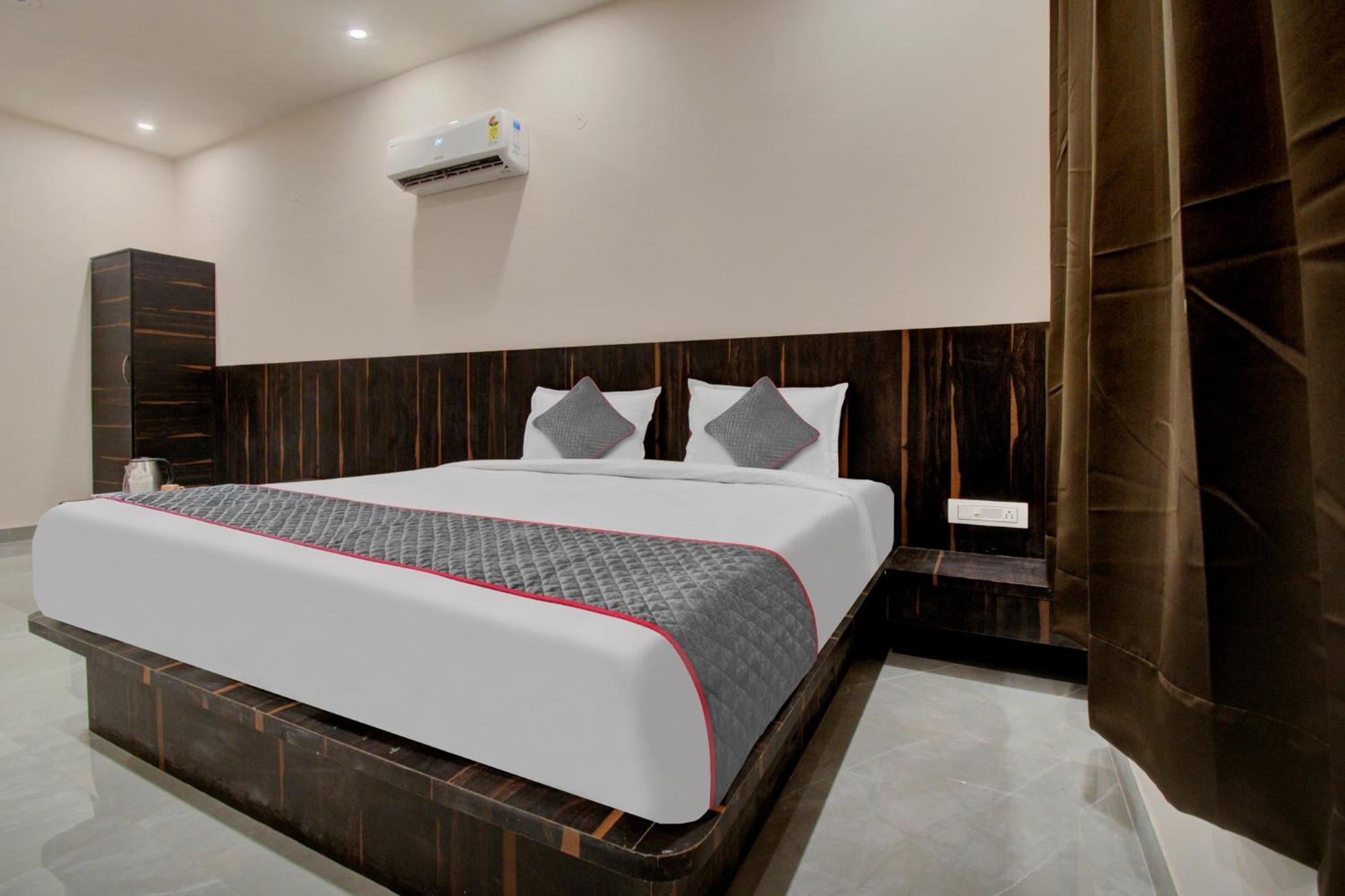 Townhouse Karma Hotel