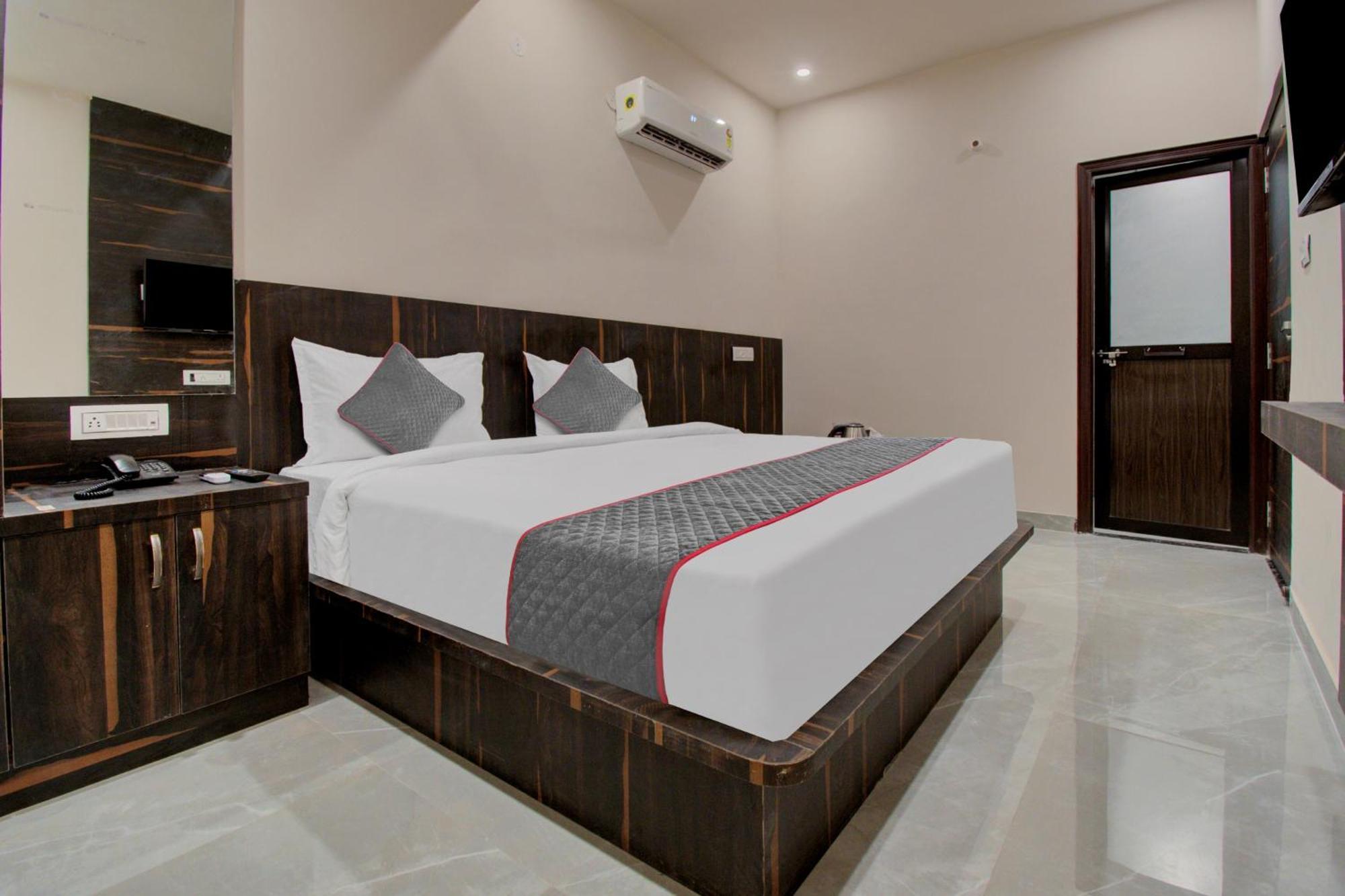 Townhouse Karma Hotel