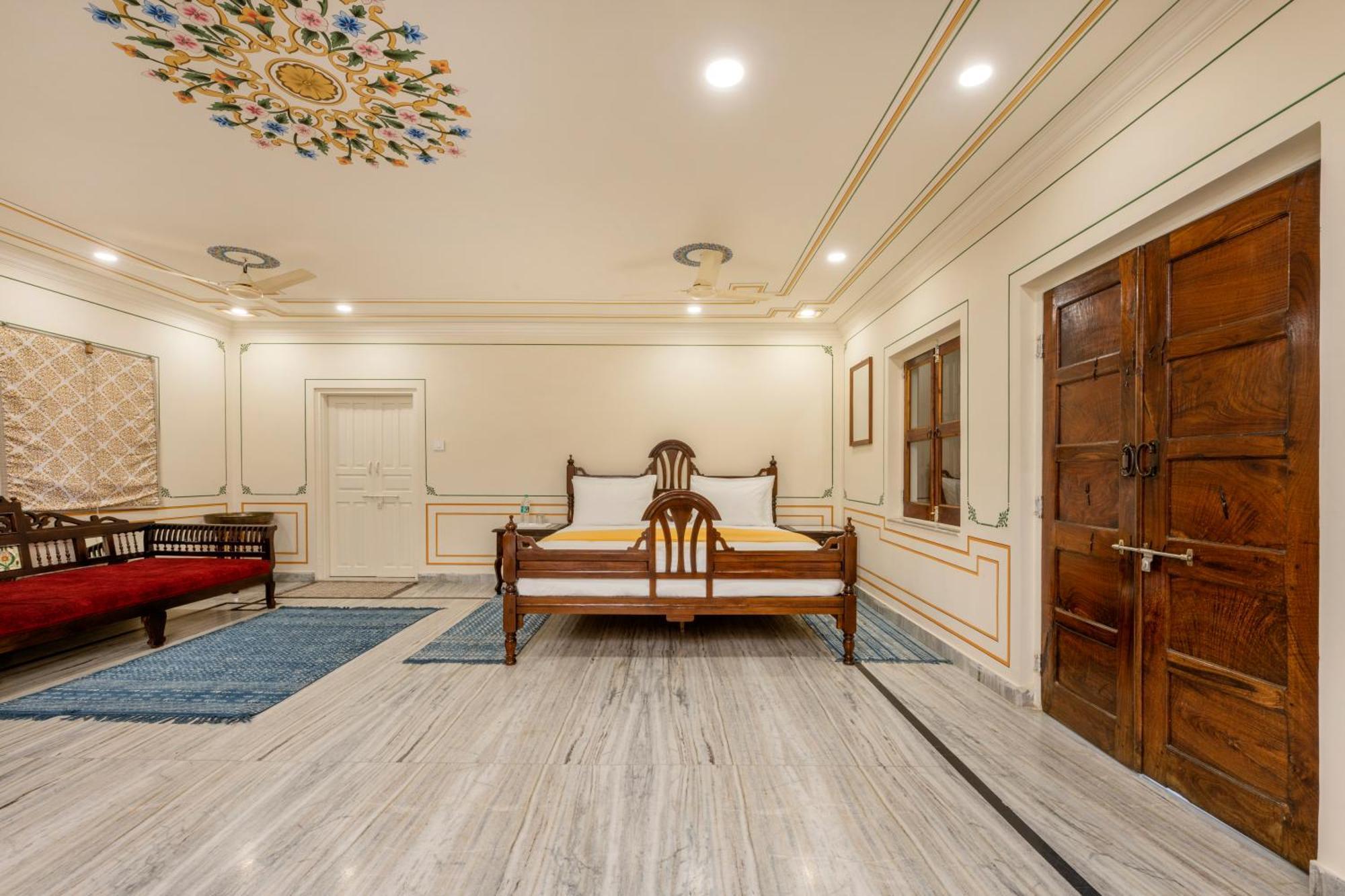 Raghunath Haveli - A Boutique