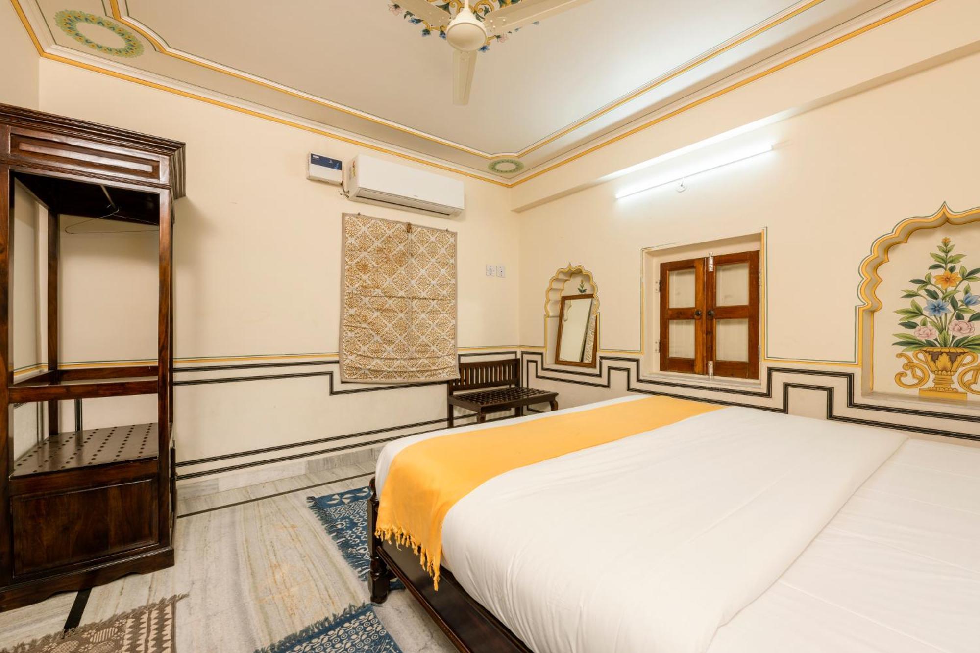 Raghunath Haveli - A Boutique *
