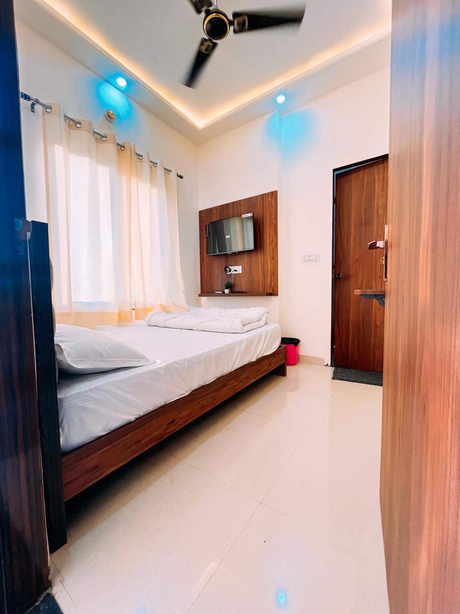 Pooja Hotel *