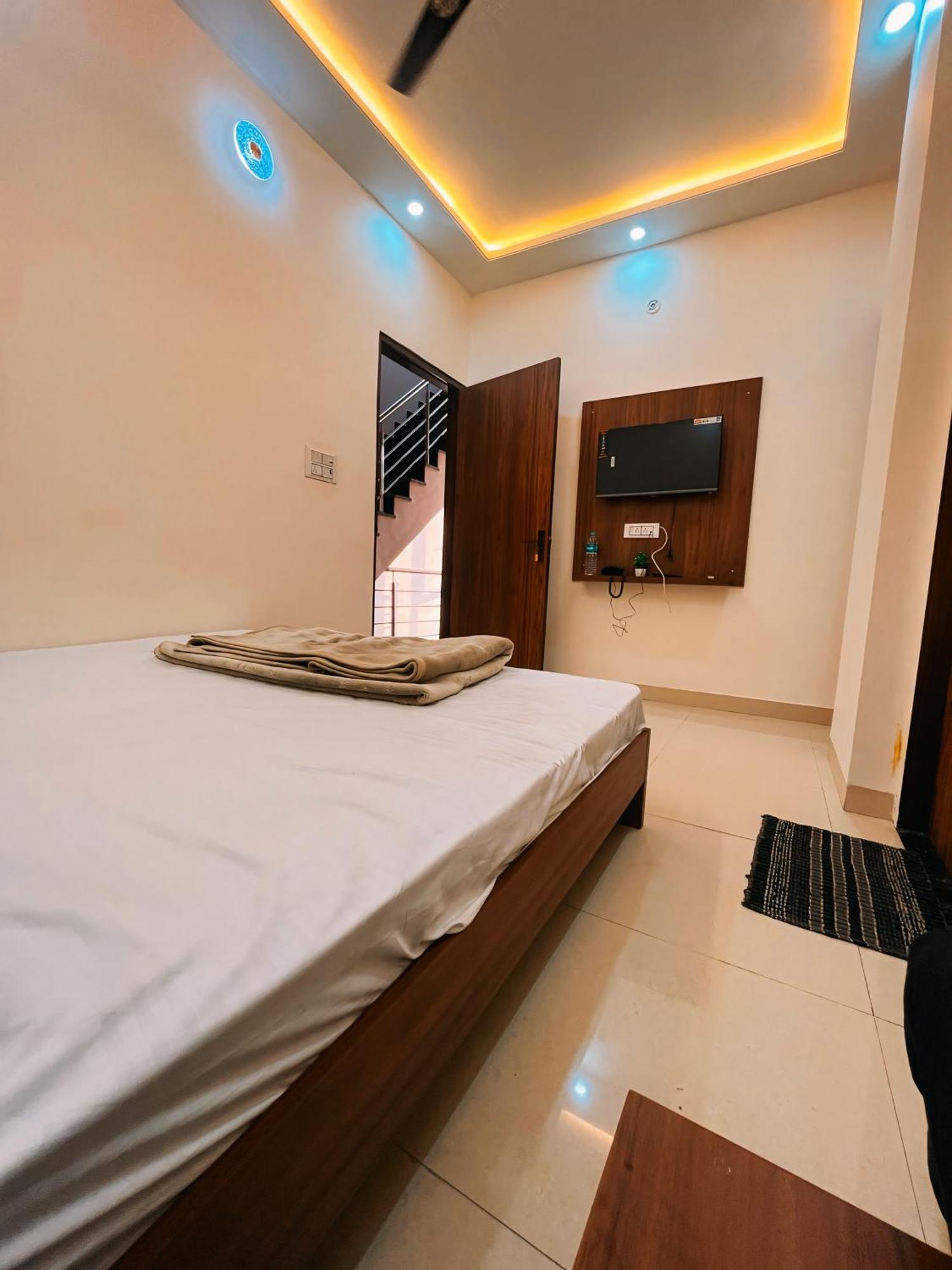 Pooja Hotel