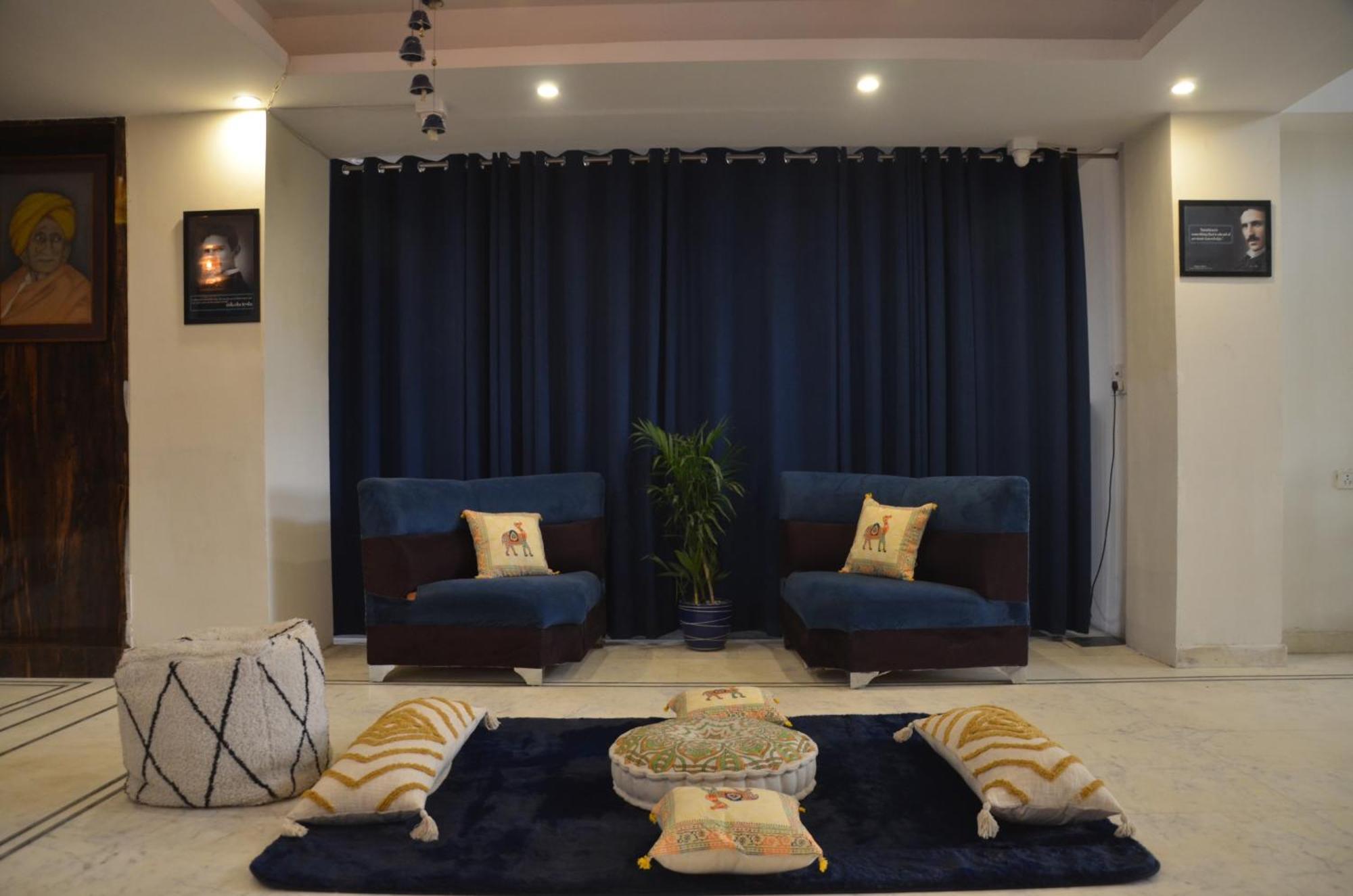 Area 369 Hotel 3*