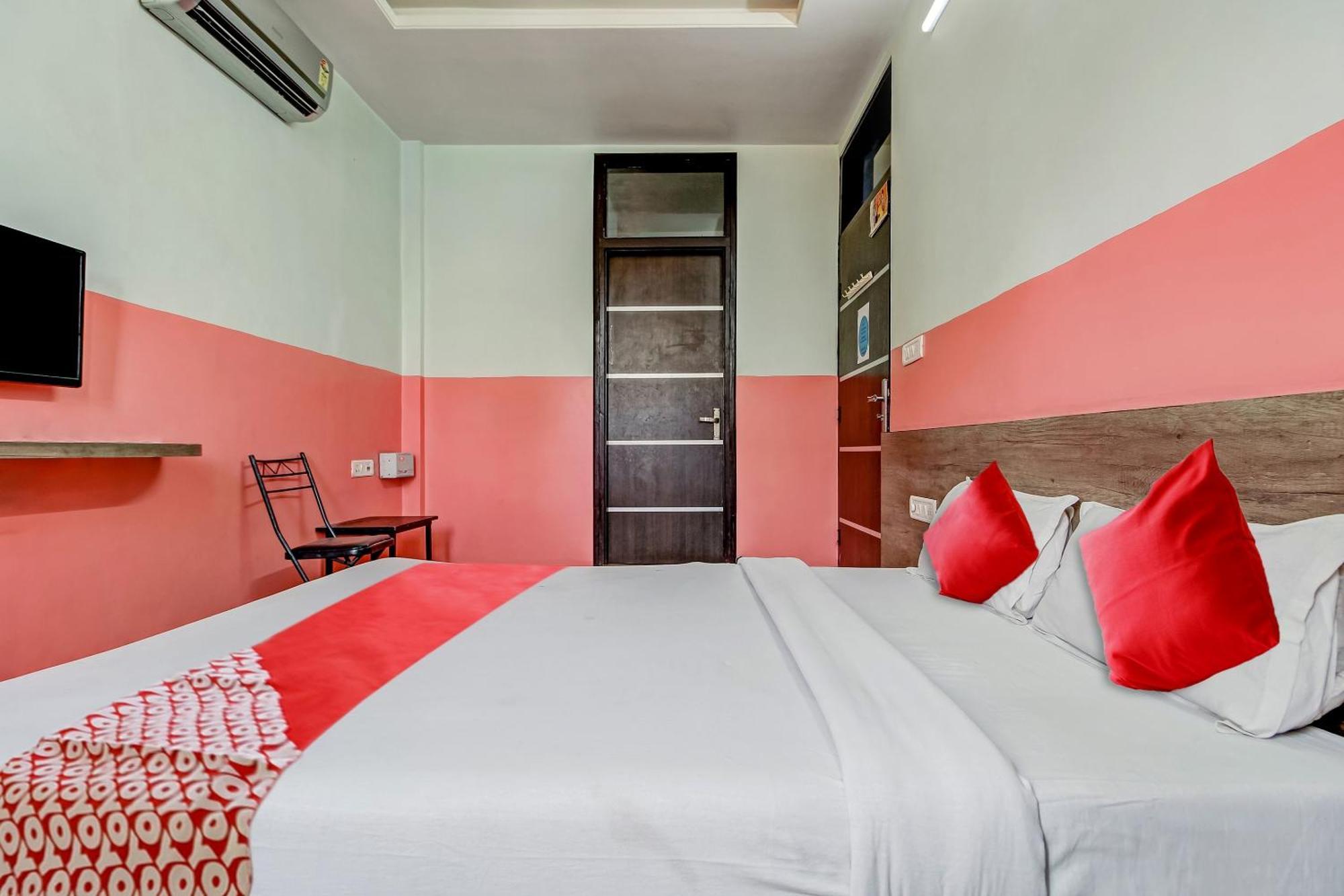 Hotel O Rajwada 3*