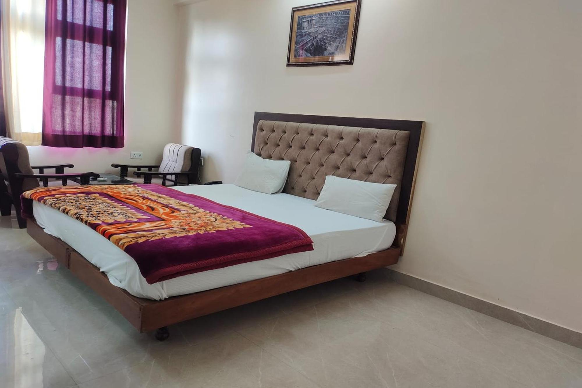 Amrapali Hotel 3*