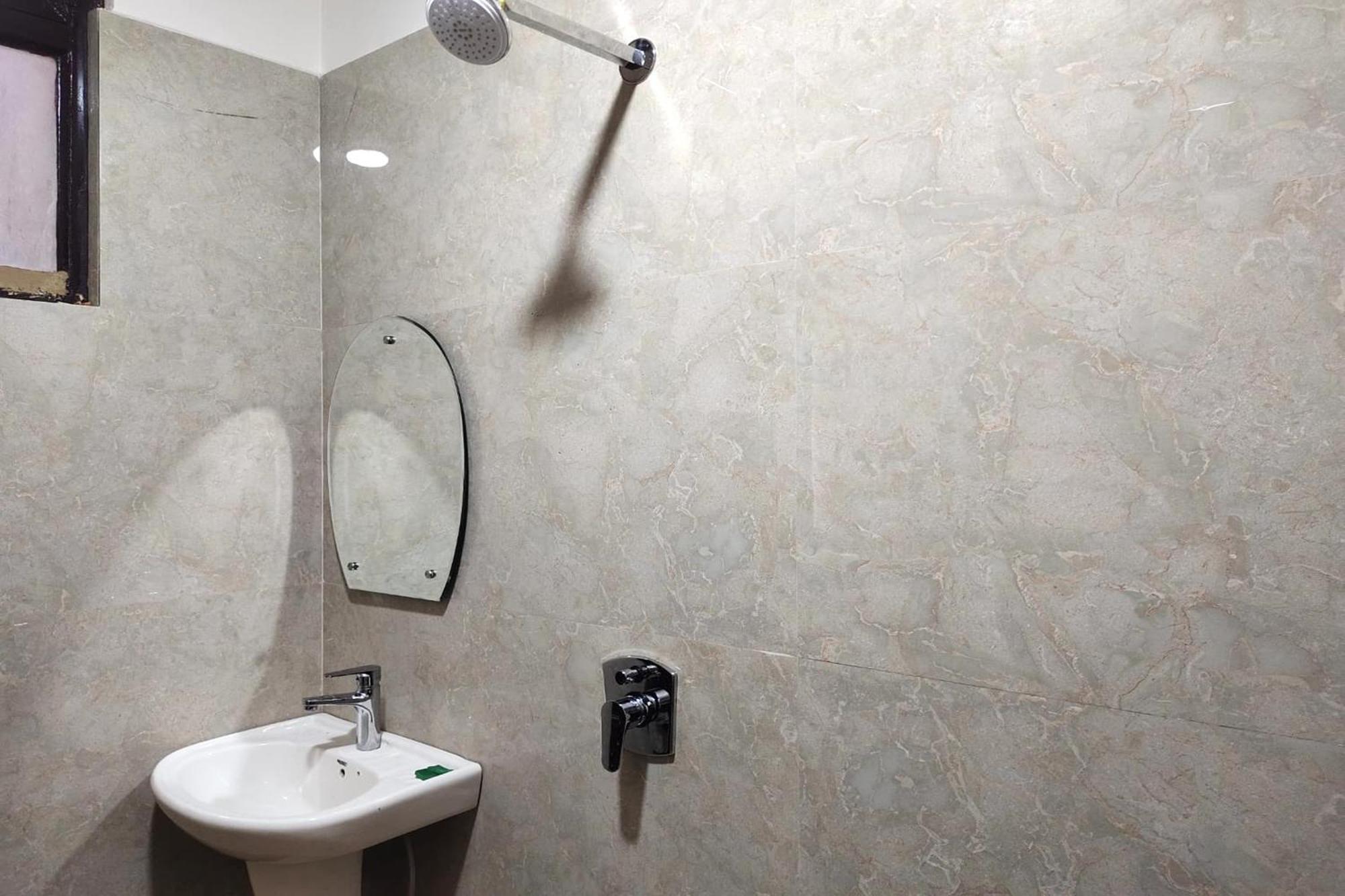 Hotel Amrapali 3*