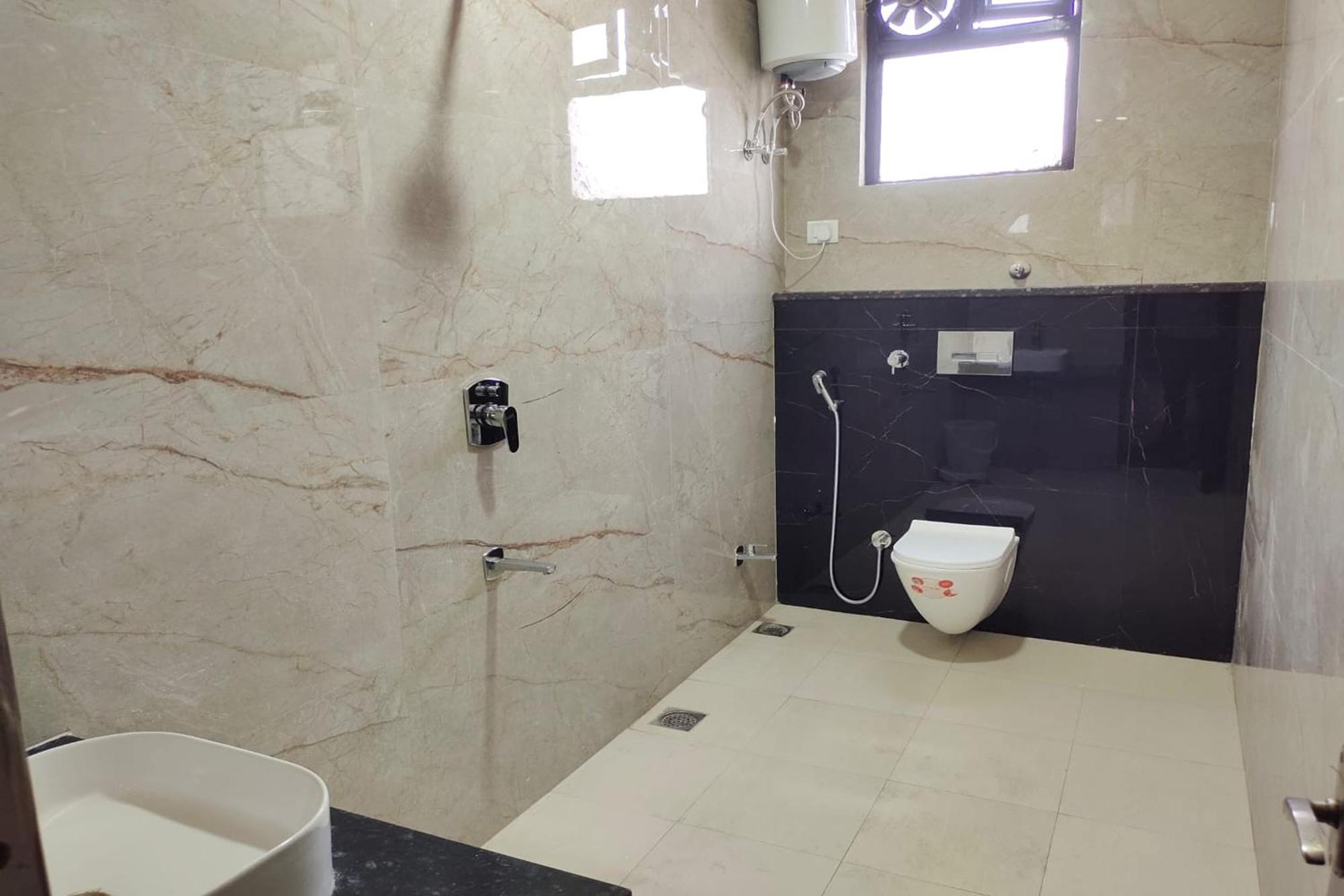 Amrapali Hotel