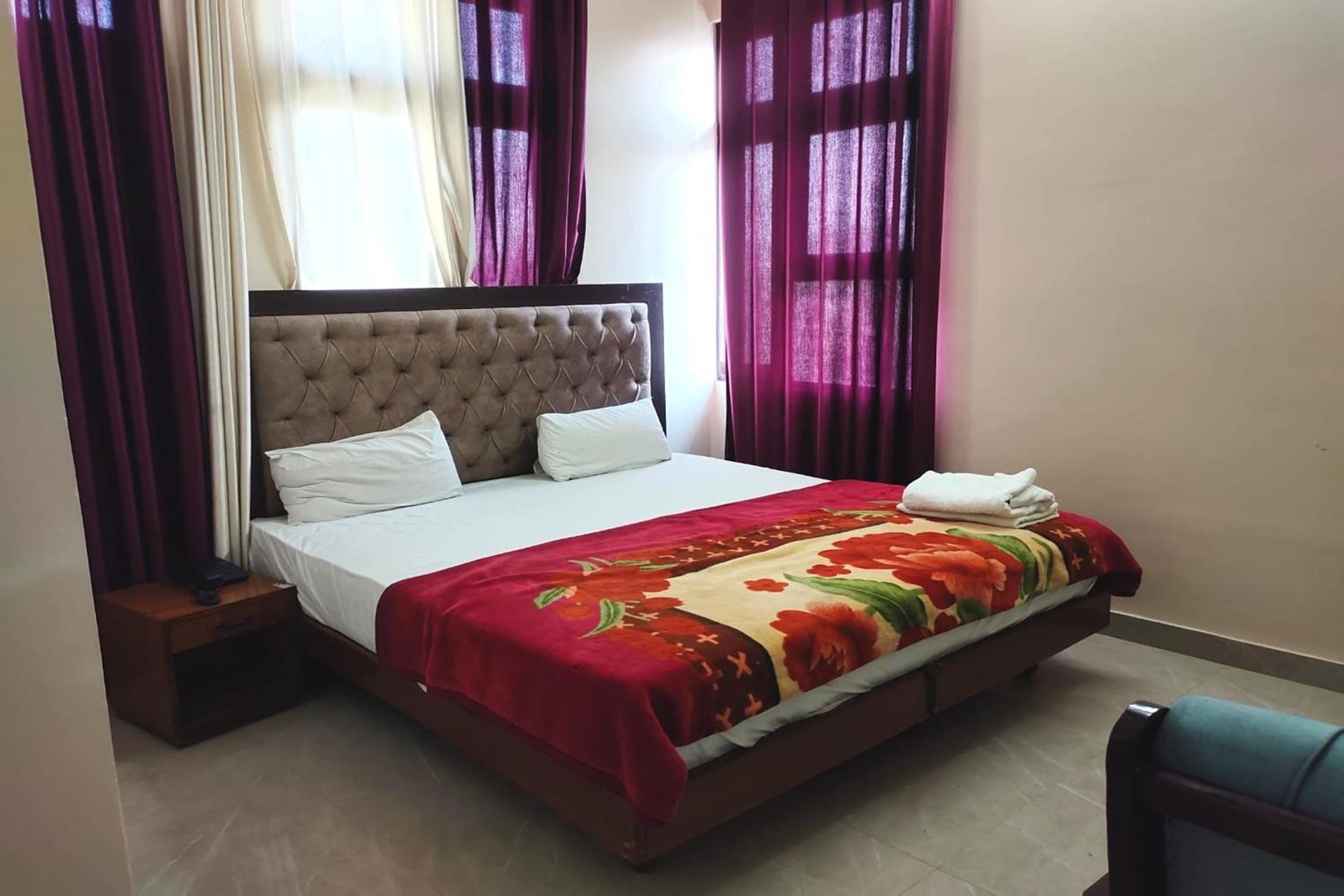 Amrapali Hotel 3*