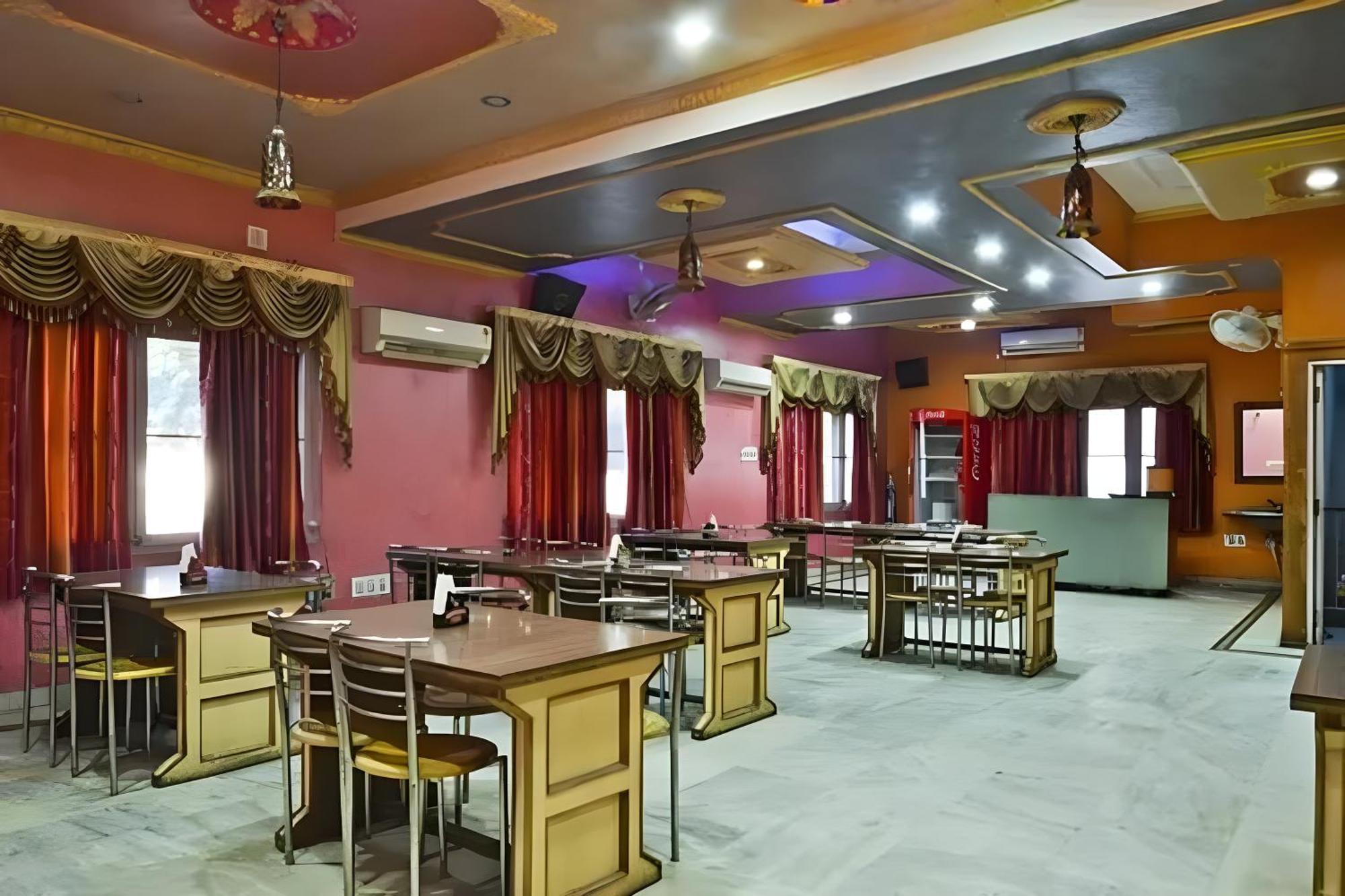 Hotel Amrapali 3*