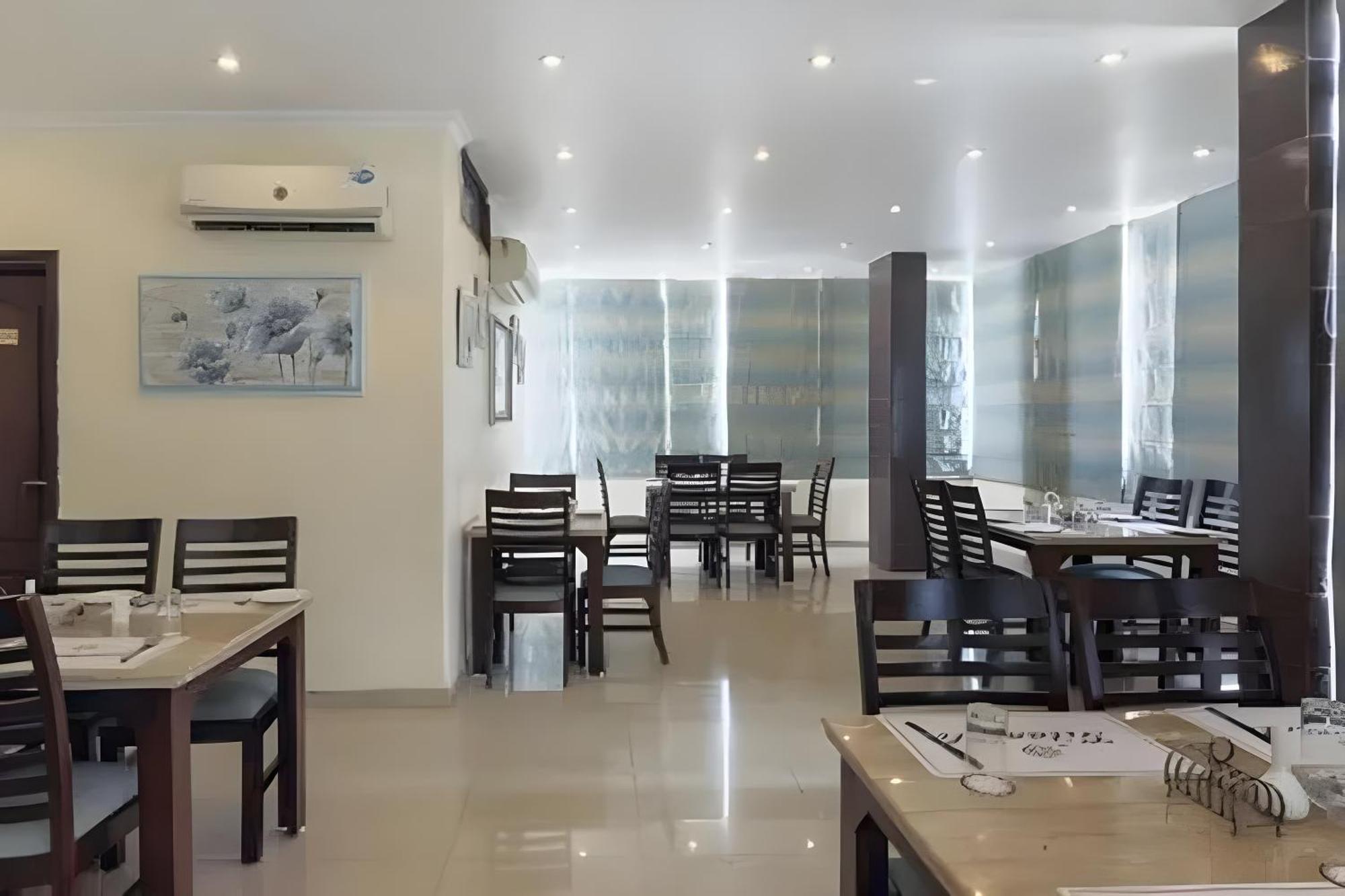 Amrapali Hotel