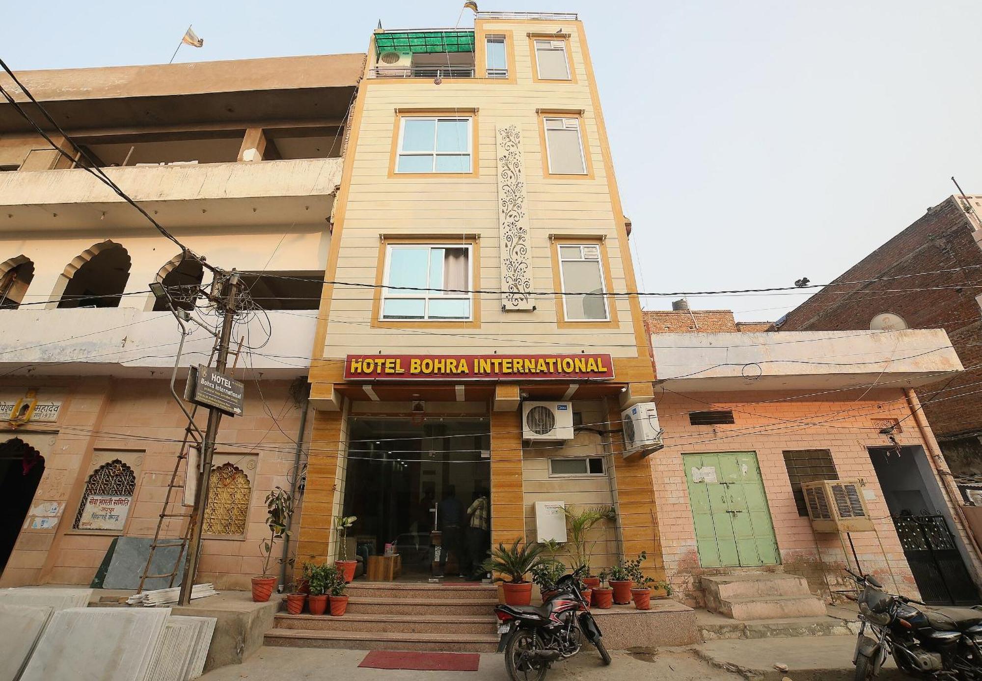 Hotel O Jai Ambay International 3*