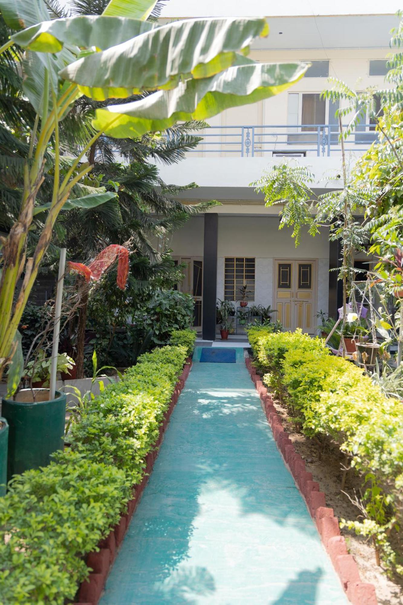 Hotel Urmil Basant 4*