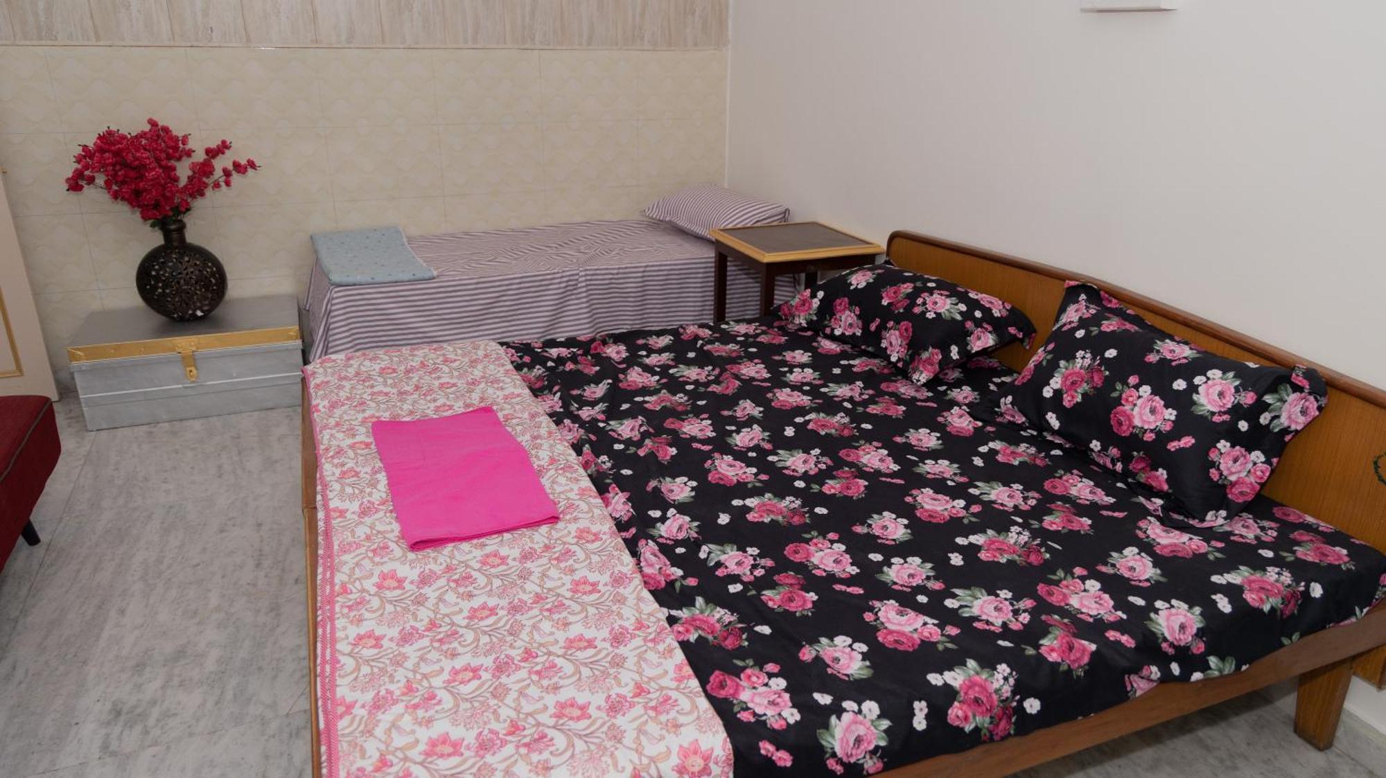 Urmil Basant 4*