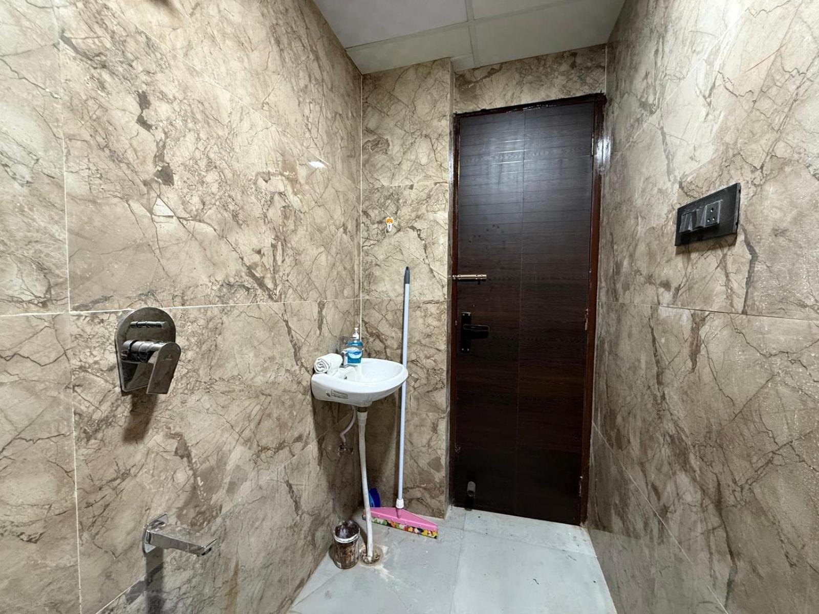 Palm Elanza Apartment